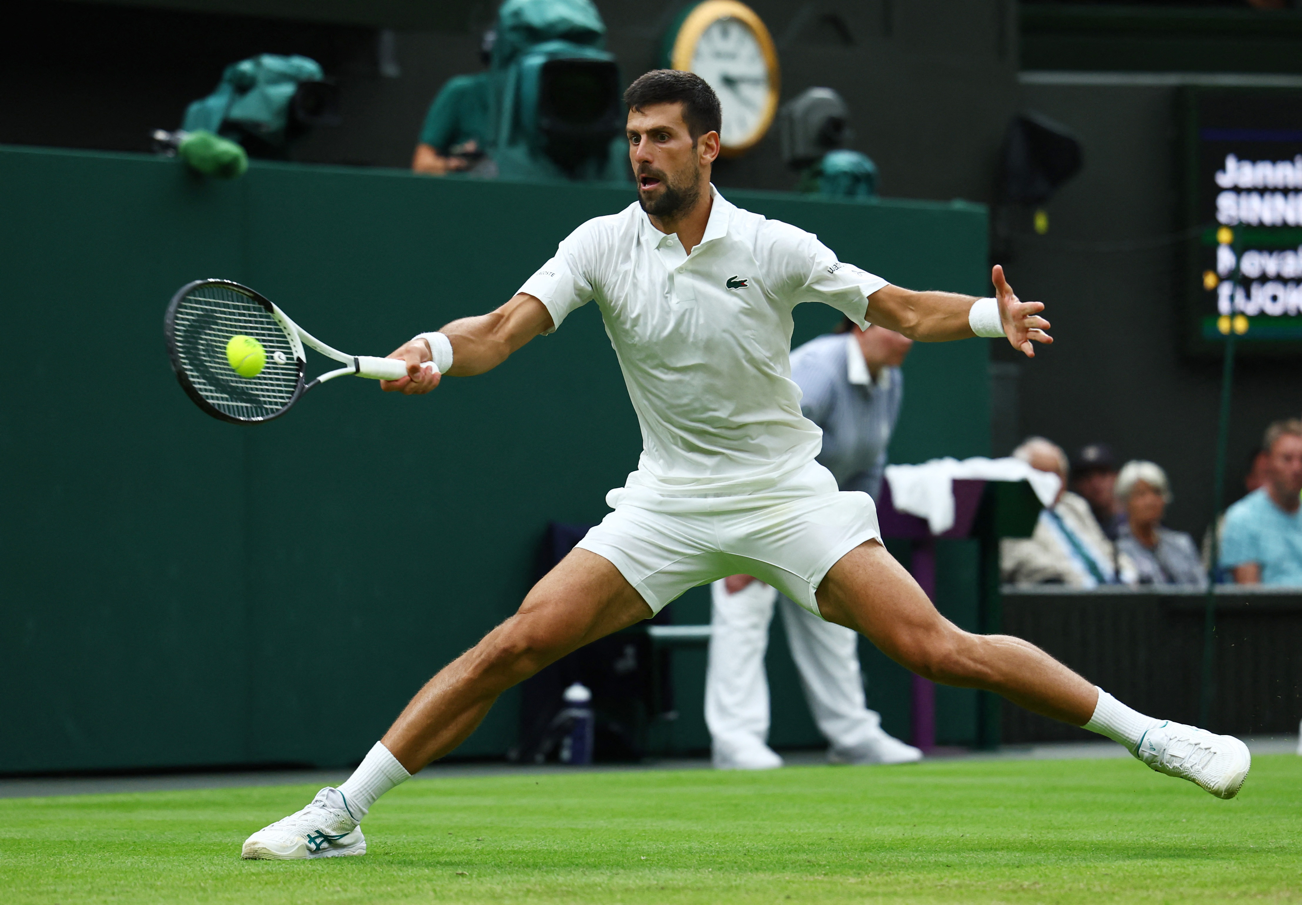 Djokovic bate Sinner, vai à final e mira 8° título em Wimbledon