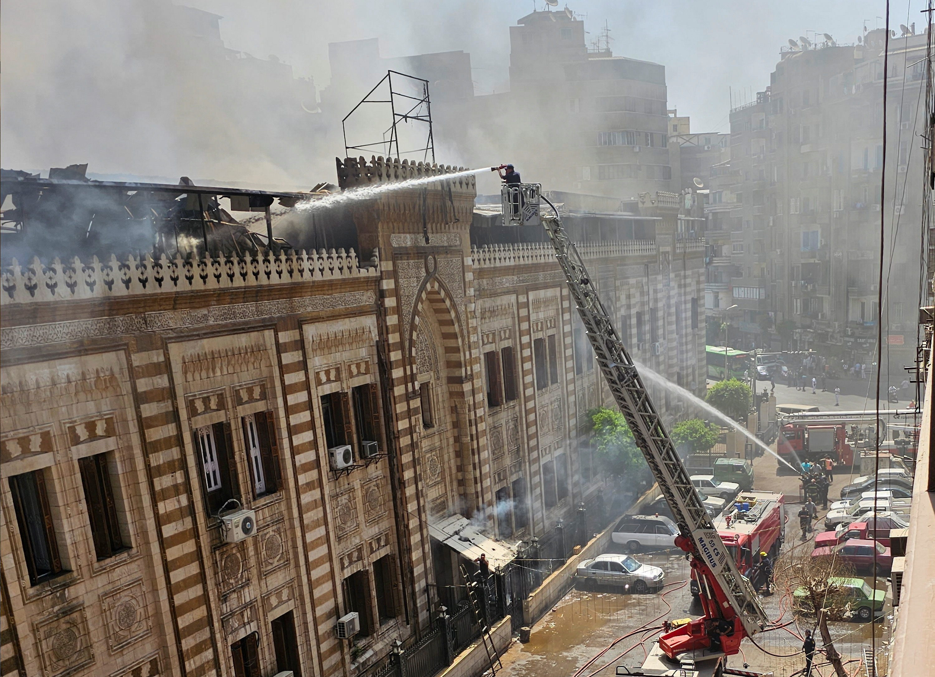 Blaze engulfs historic ministry building in central Cairo | Reuters 