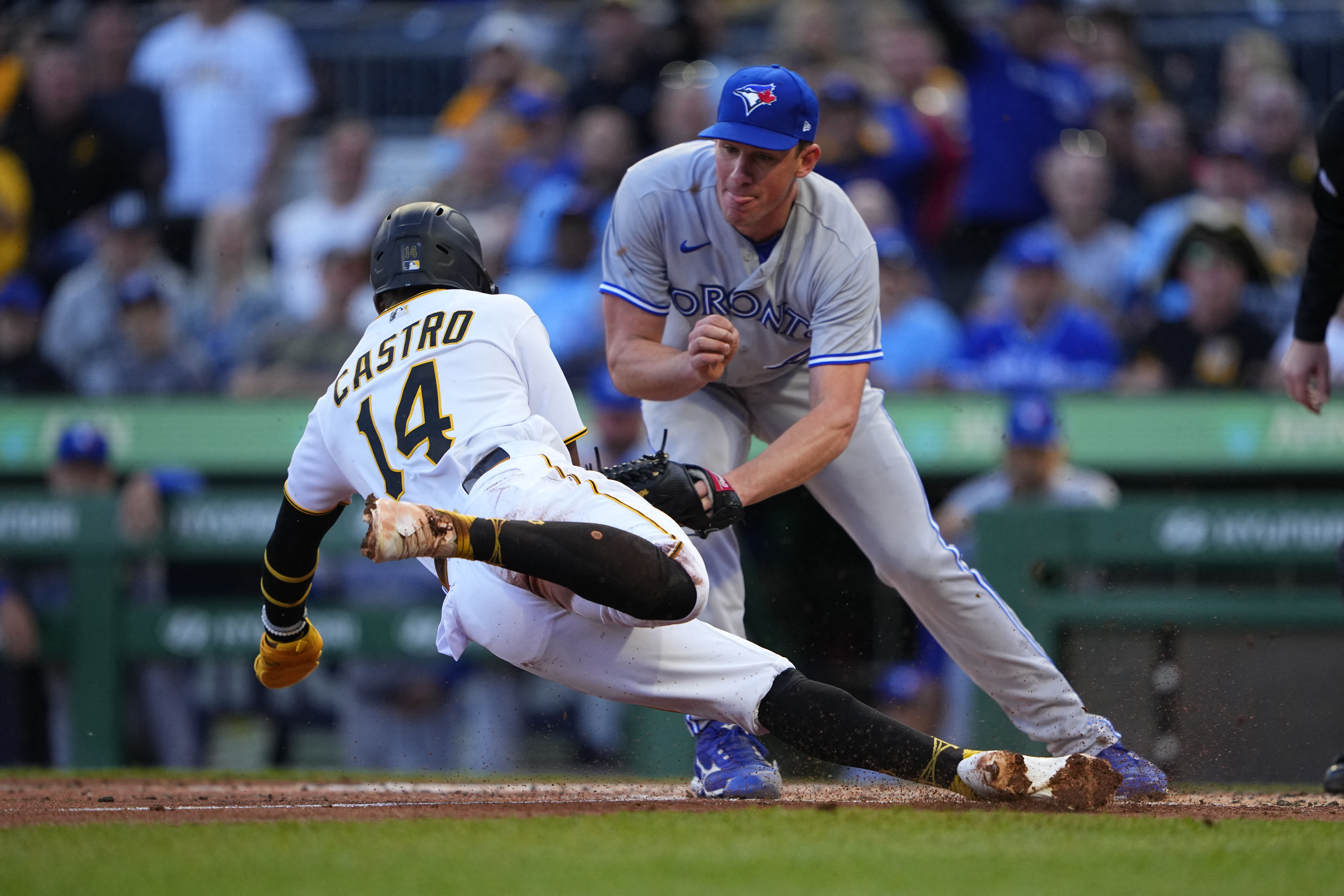 Jays end skid with shutout of slumping Pirates