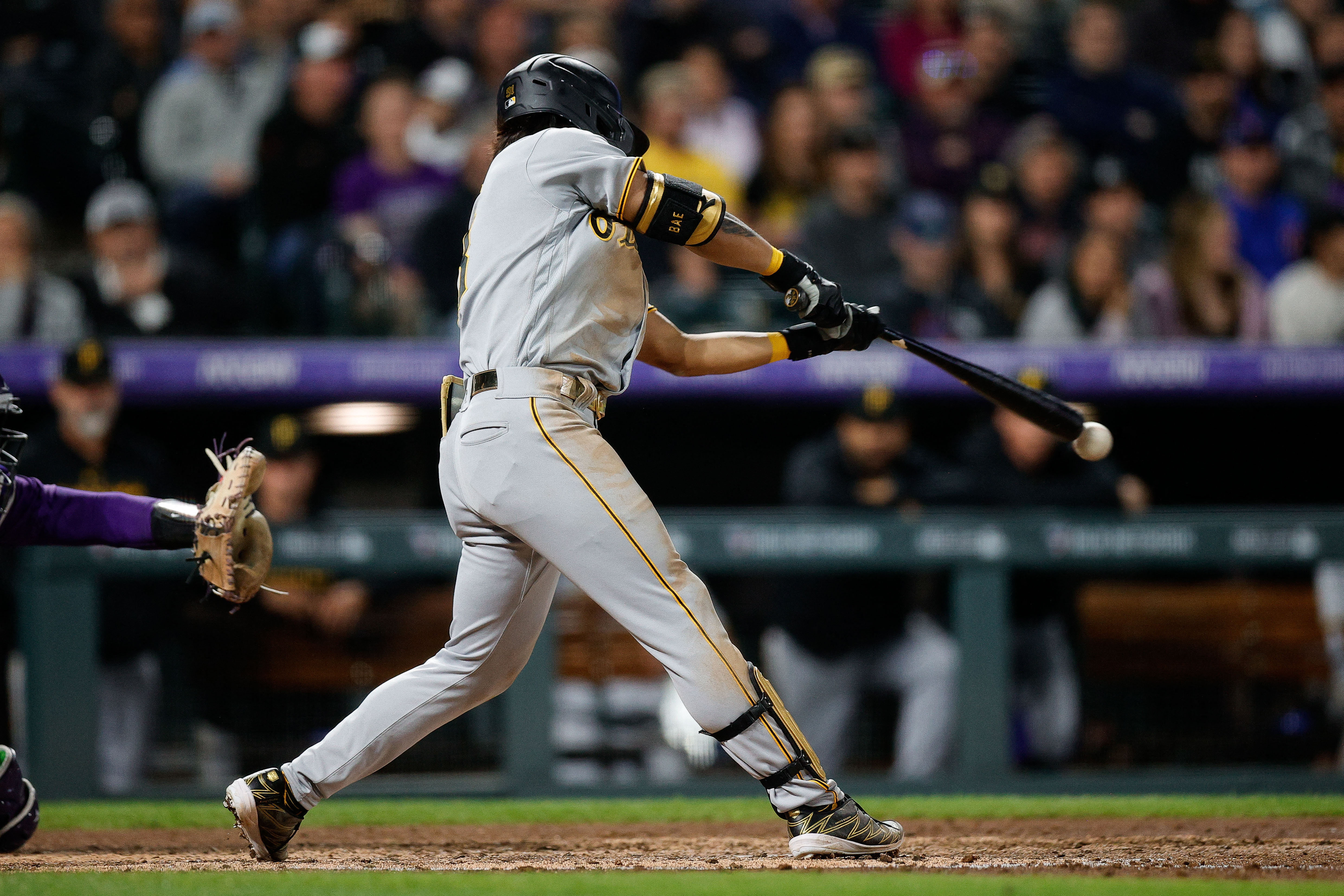 Pirates jump on Rockies early, cruise to 14-3 rout