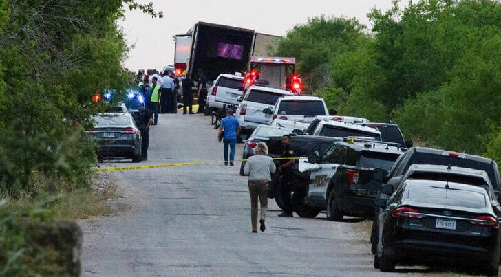 Texas police: 4 migrants killed in smuggling attempt