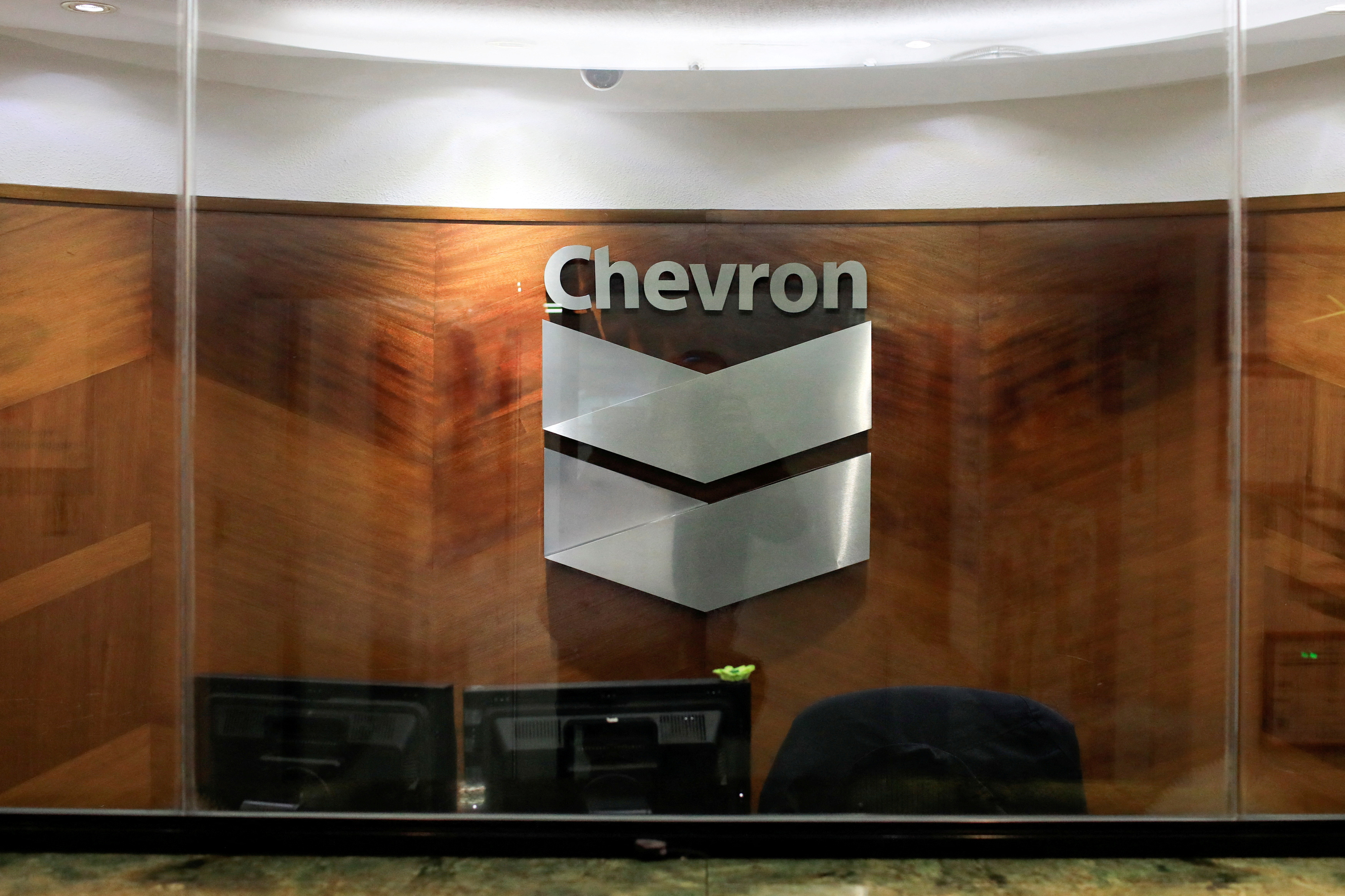 Chevron applies for Venezuela license renewal, proposes wider business |  Reuters