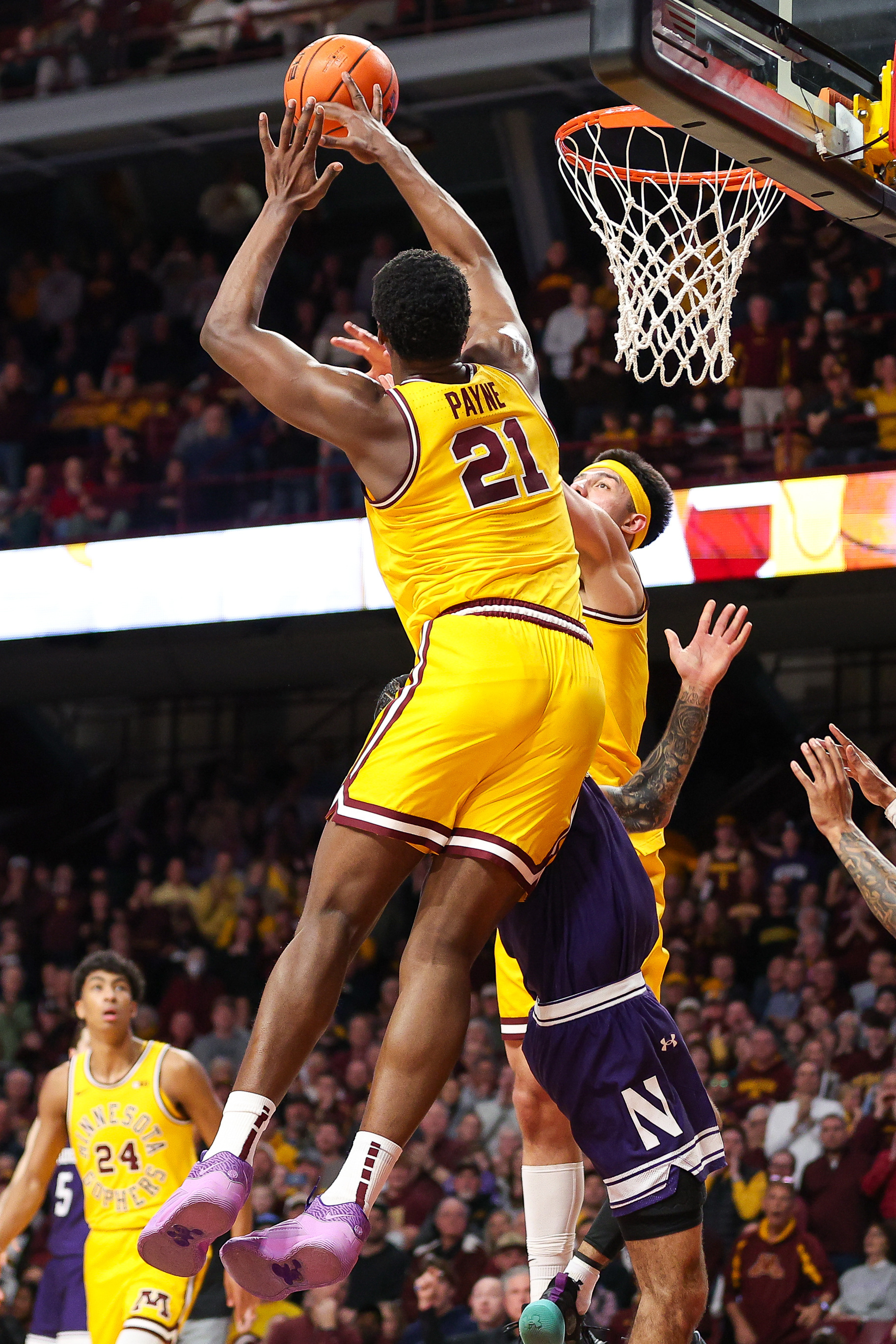 In Game Of Runs, Minnesota Outlasts Northwestern In OT | Reuters