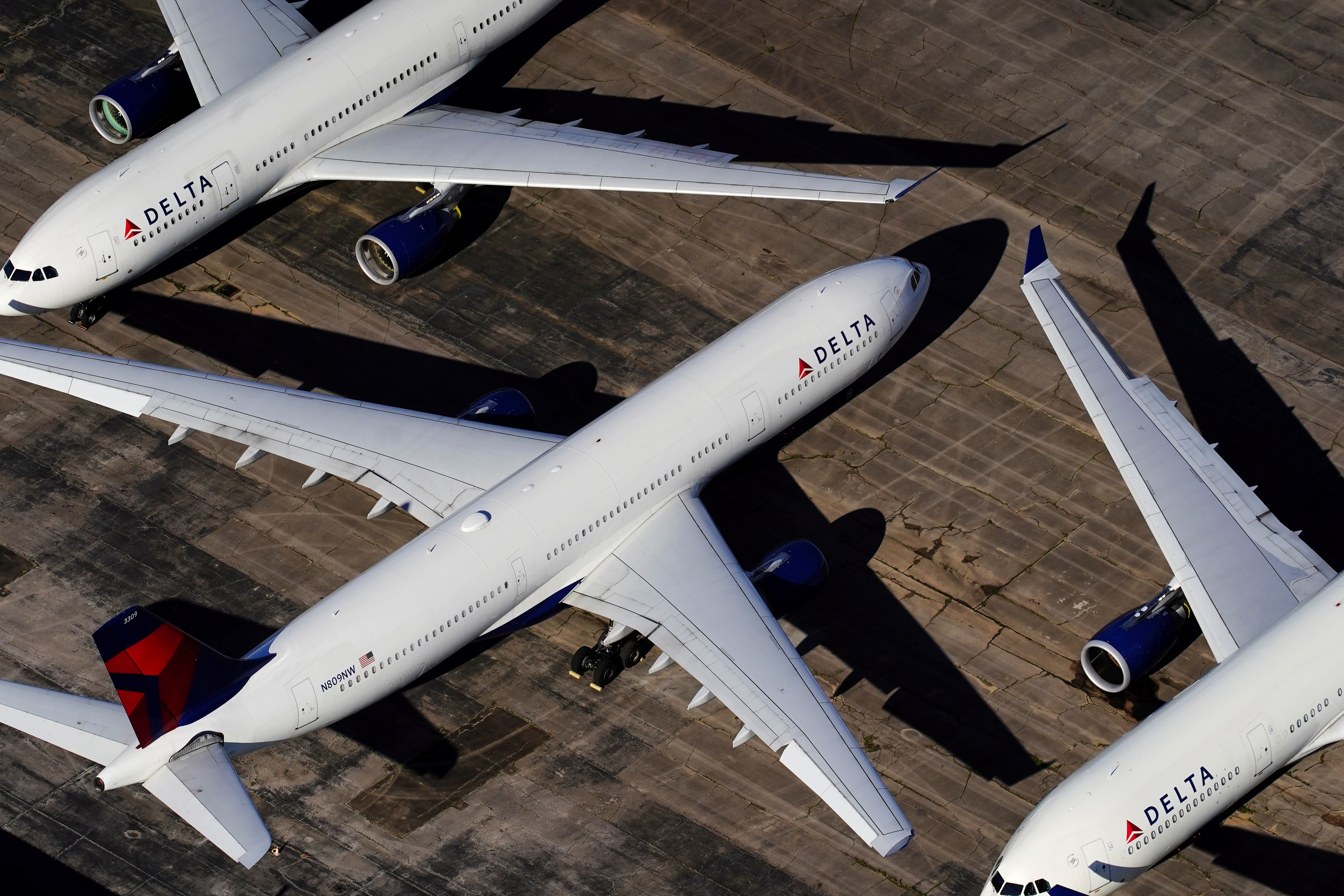 Delta Air Lines Revenue Soars as Consumers Still Feel Travel Bug