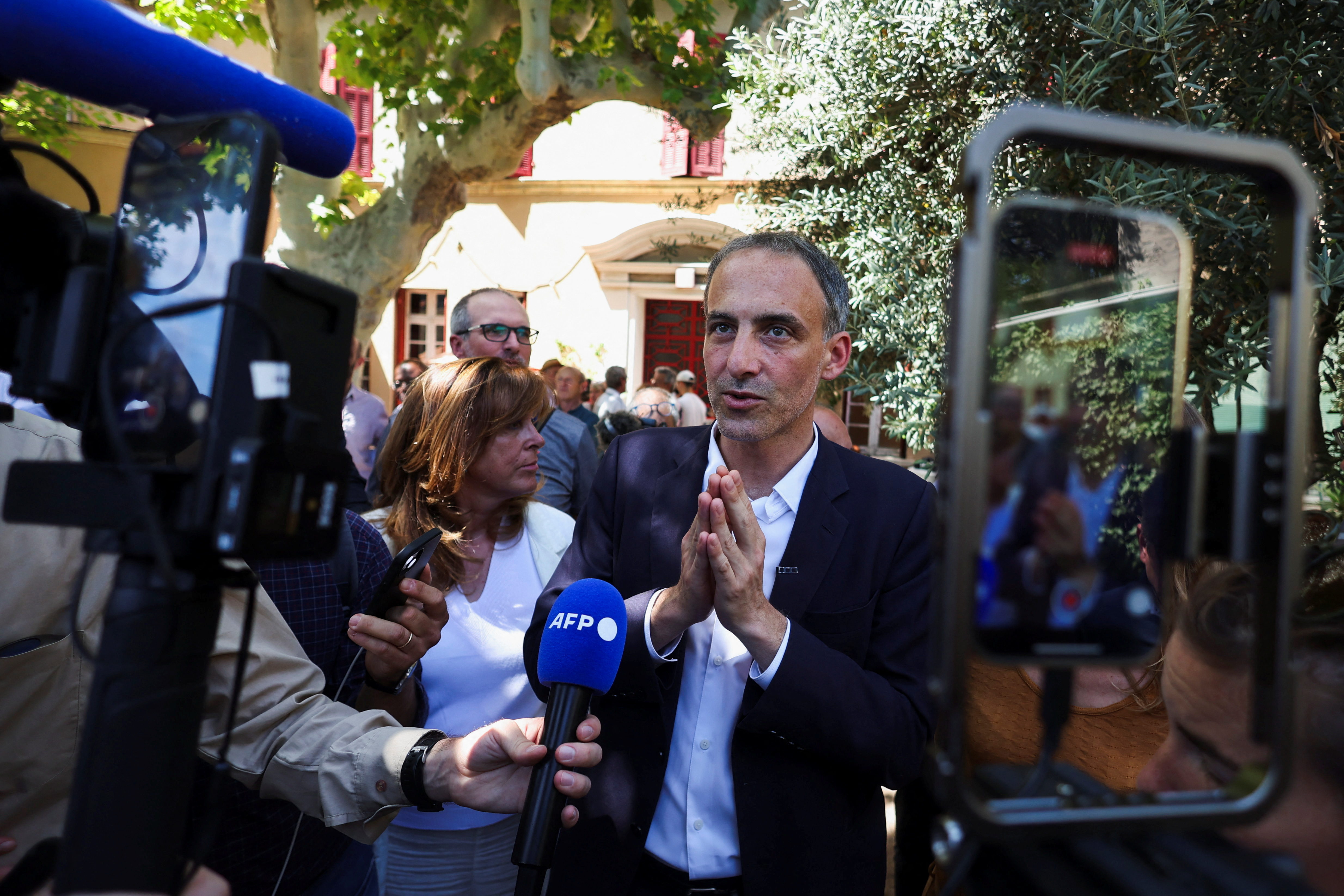 Raphael Glucksmann, MEP and co-president of the political movement "Place Publique", visits the first constituency of the Bouches du Rhone in Marseille to support the candidate Pascaline Lecorche of the Nouveau Front Populaire (NFP), in Marseille, France, July 5, 2024. REUTERS/Manon Cruz