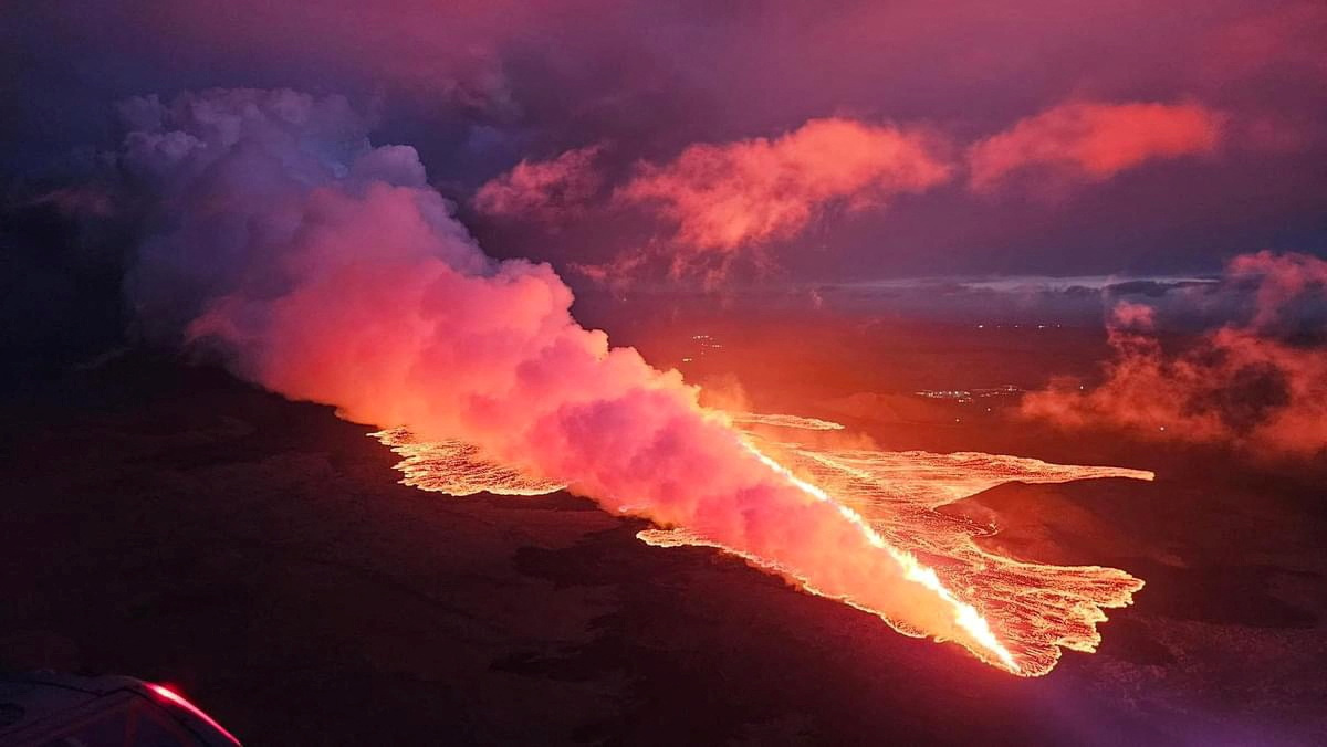 Icelandic volcano eruption slows down, spa resort evacuated Reuters