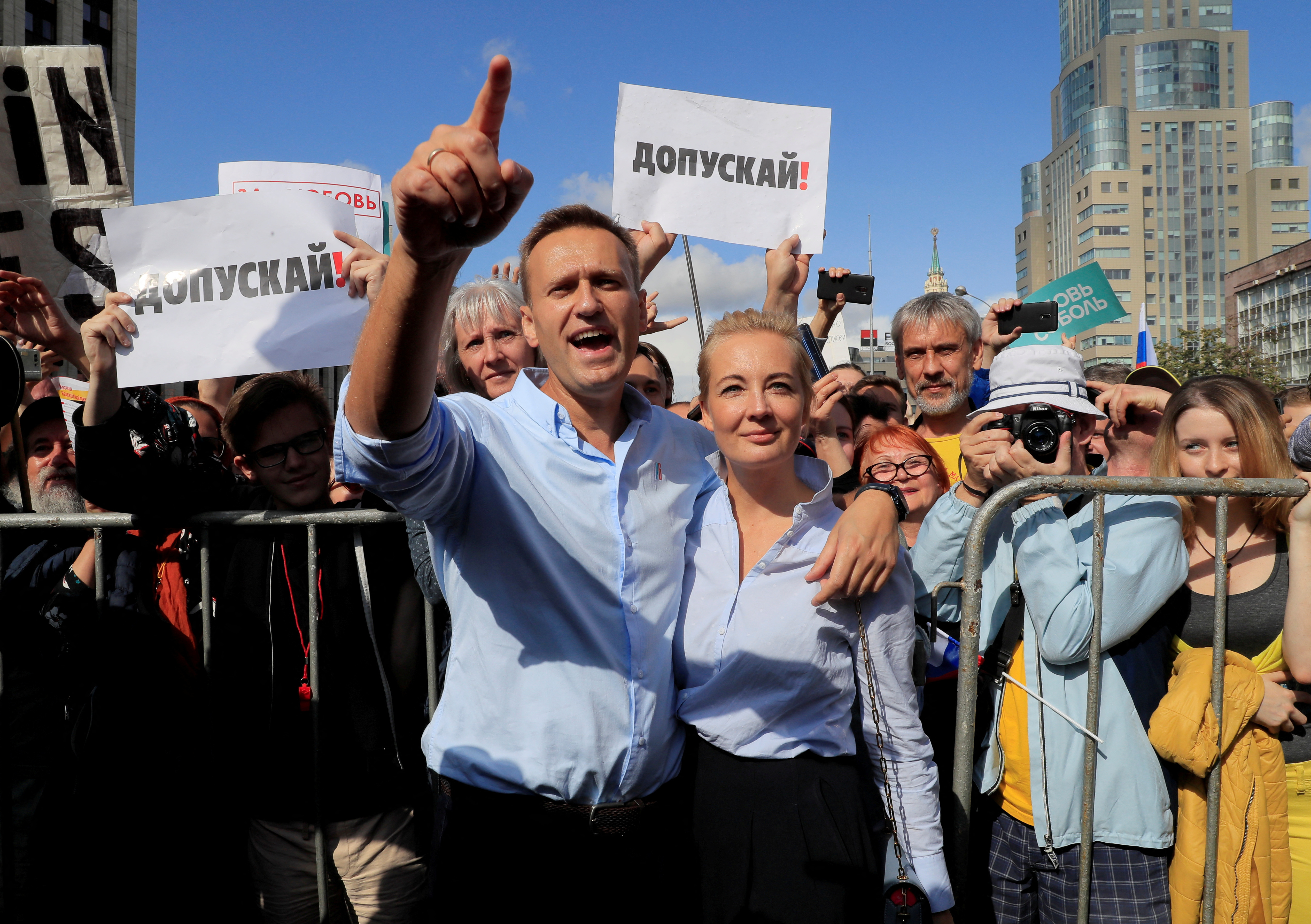 Лондон навальный. Навальный 2019. Митинги в России 2019 год. Допускай митинг.