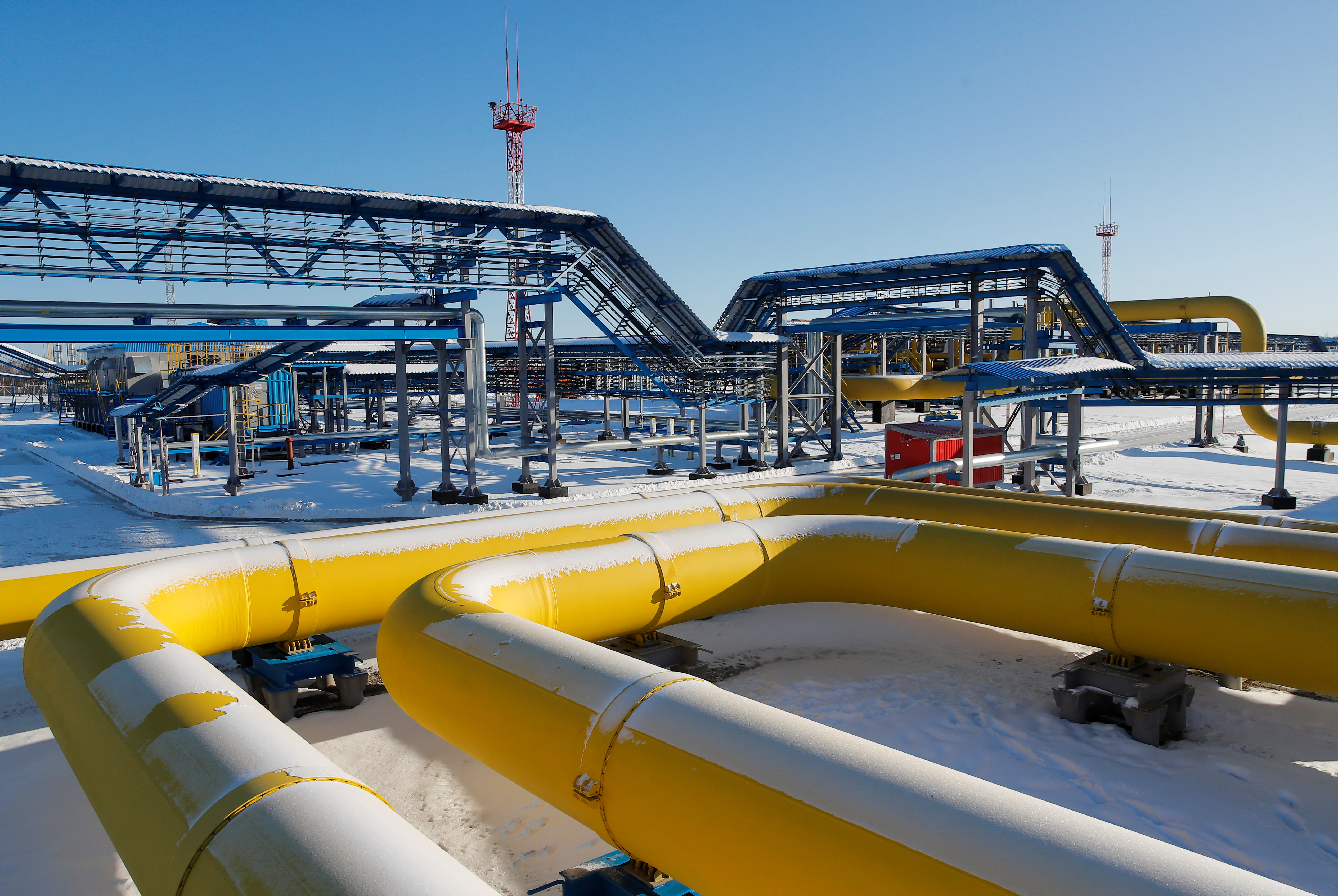 Des gazoducs sont photographiés à la station de compression d’Atamanskaya, installation du projet Power Of Siberia de Gazprom à l’extérieur de la ville de Svobodny, à l’extrême est du pays.