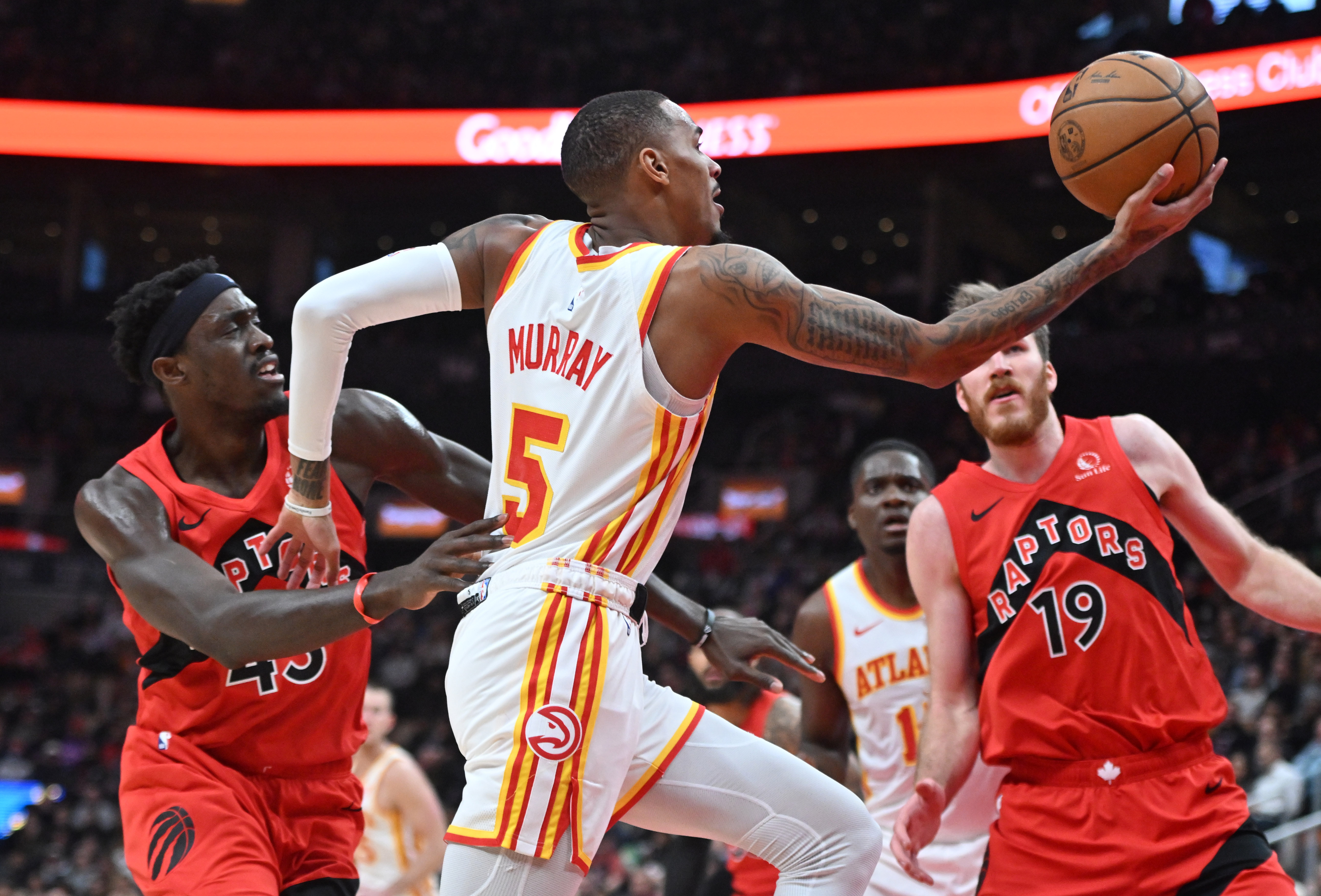 Pascal Siakam's 33 points carry Raptors past Hawks