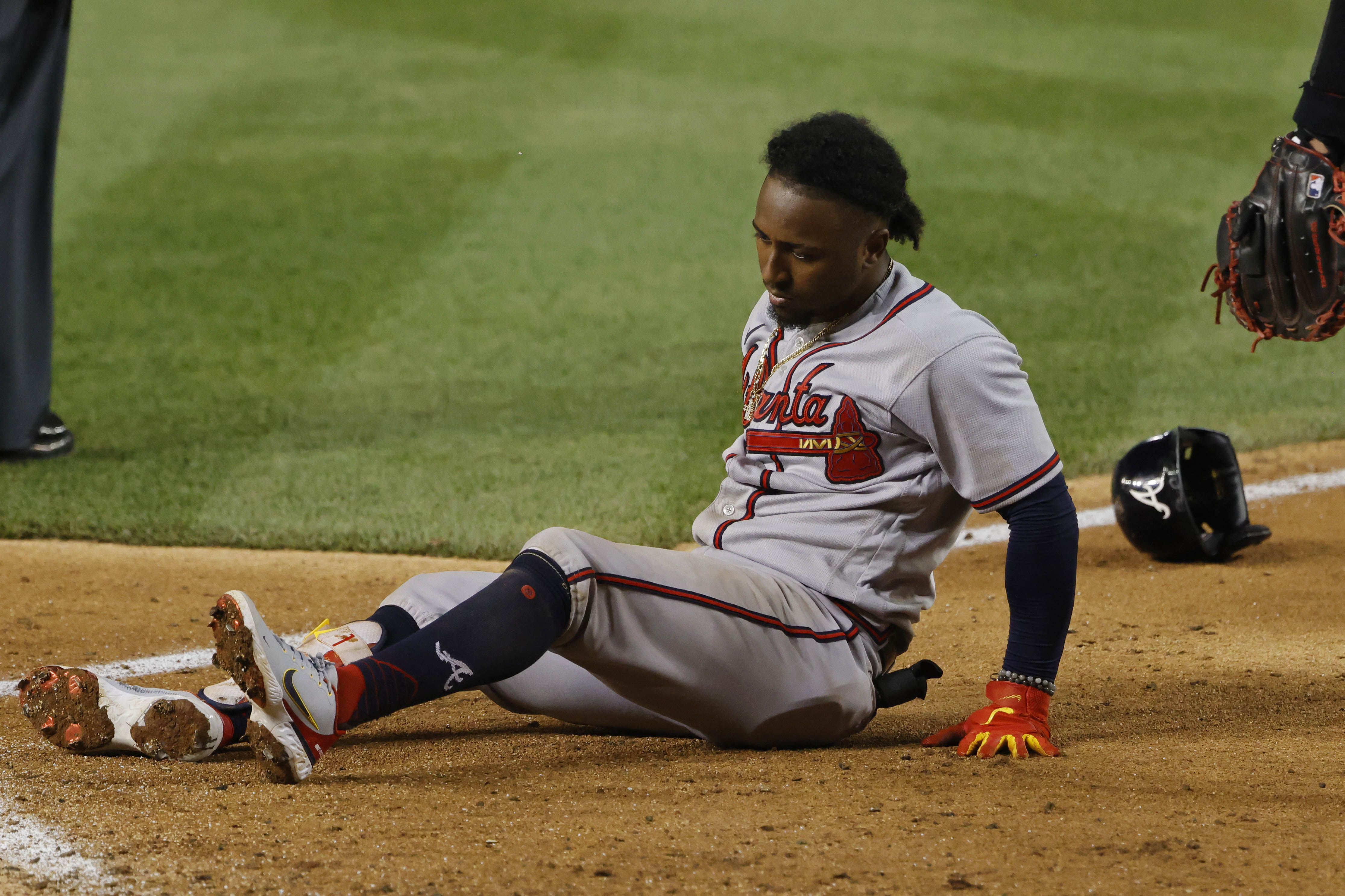 MLB roundup: Braves win 12th straight but lose Ozzie Albies