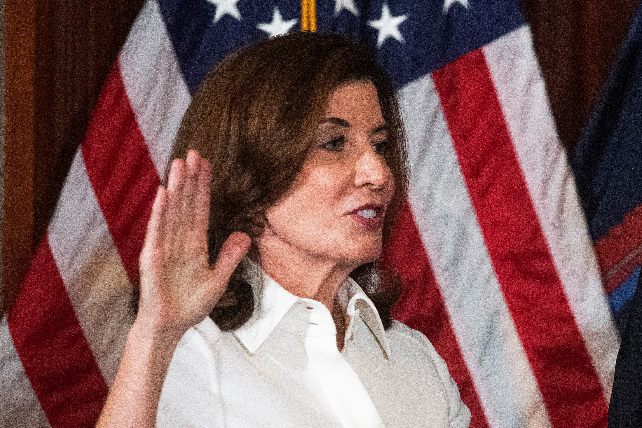 Kathy Hochul Sworn In As New Yorks First Woman Governor Reuters 9823