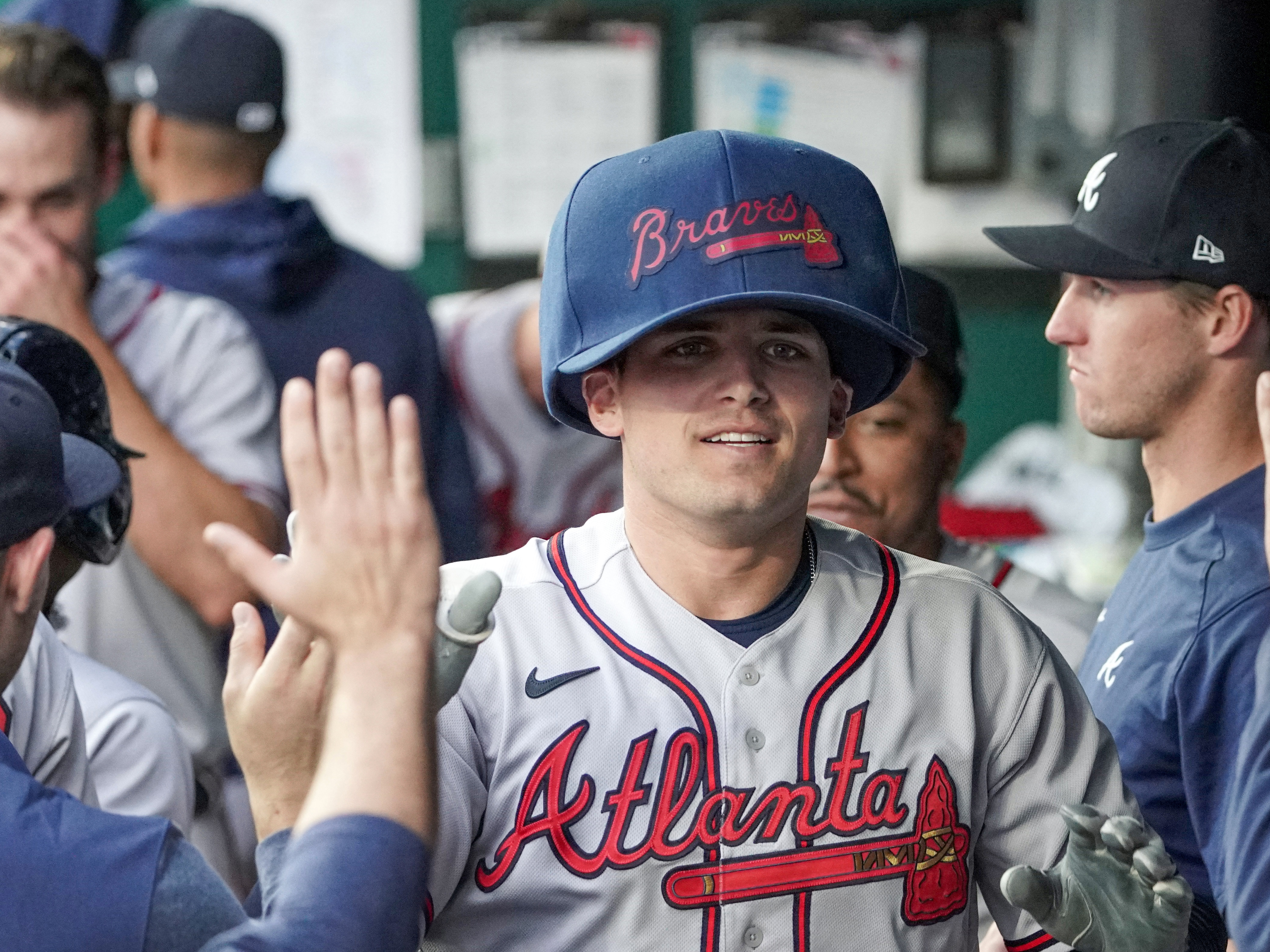 Brian Snitker is ejected after arguing with Will Little. : r/Braves