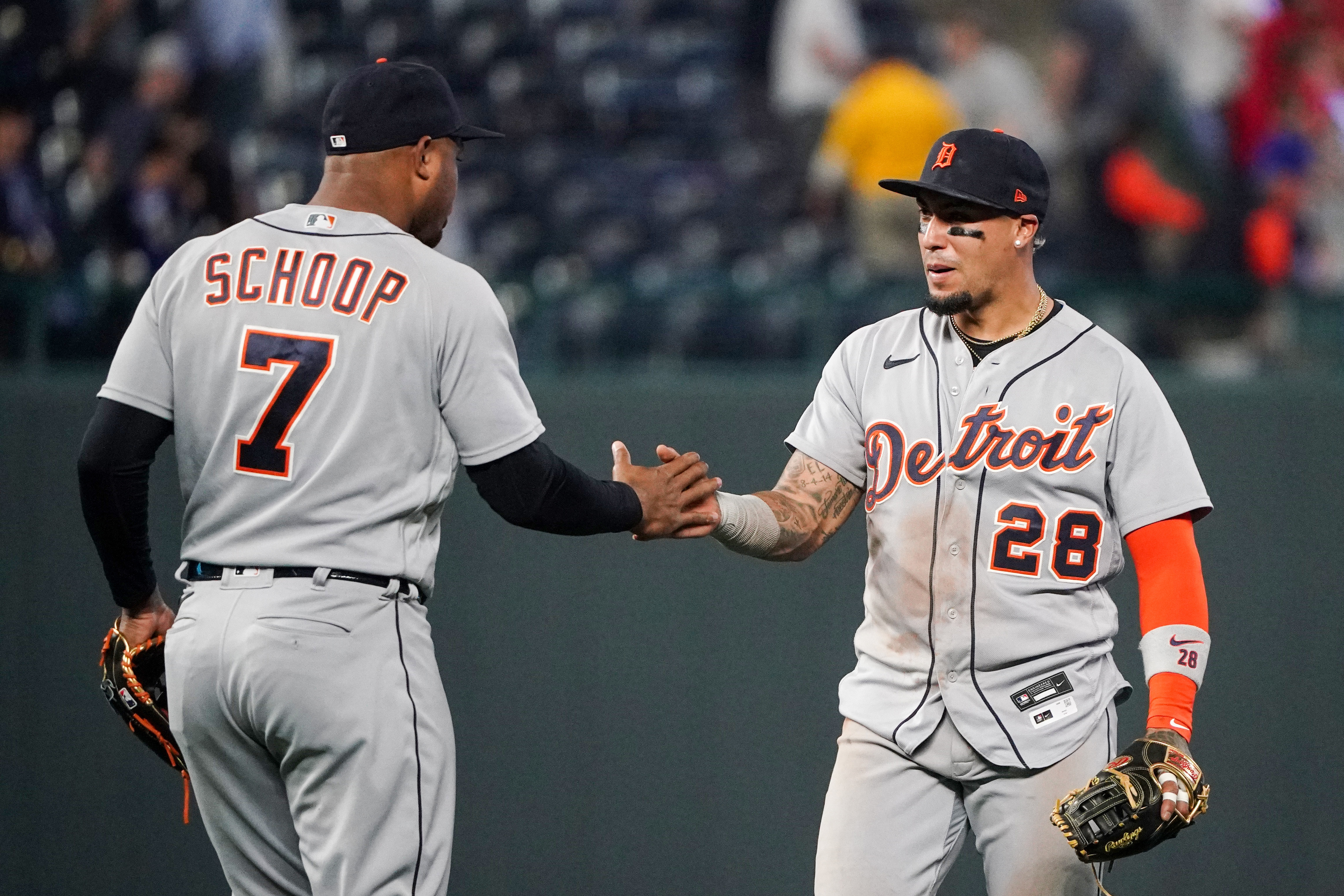 Javier Baez's 10th-inning double lifts Tigers over Royals