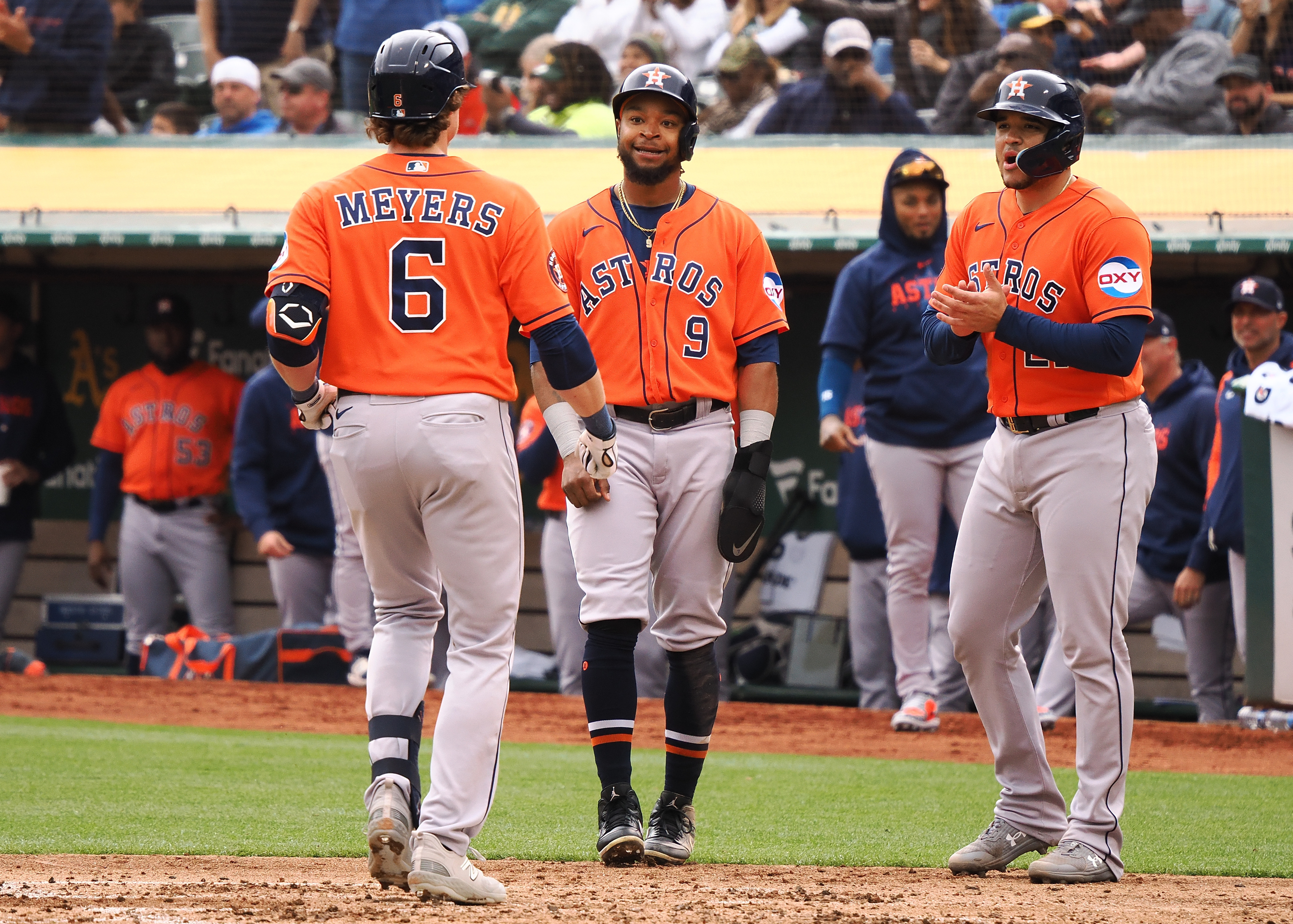Astros smack season-high 7 homers in 10-1 rout over A's