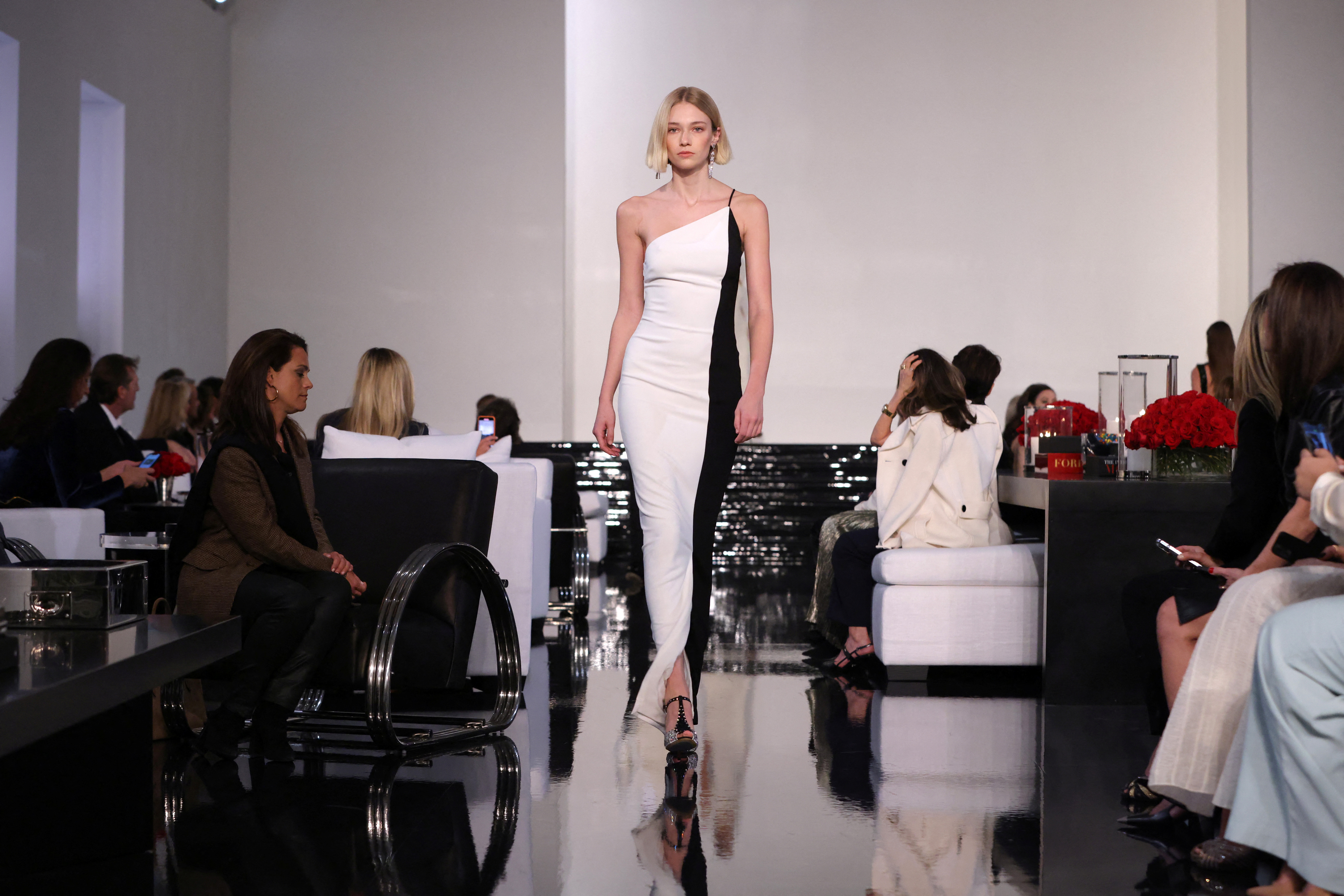 Ralph Lauren's 2022 fashion show brings home coziness to stage