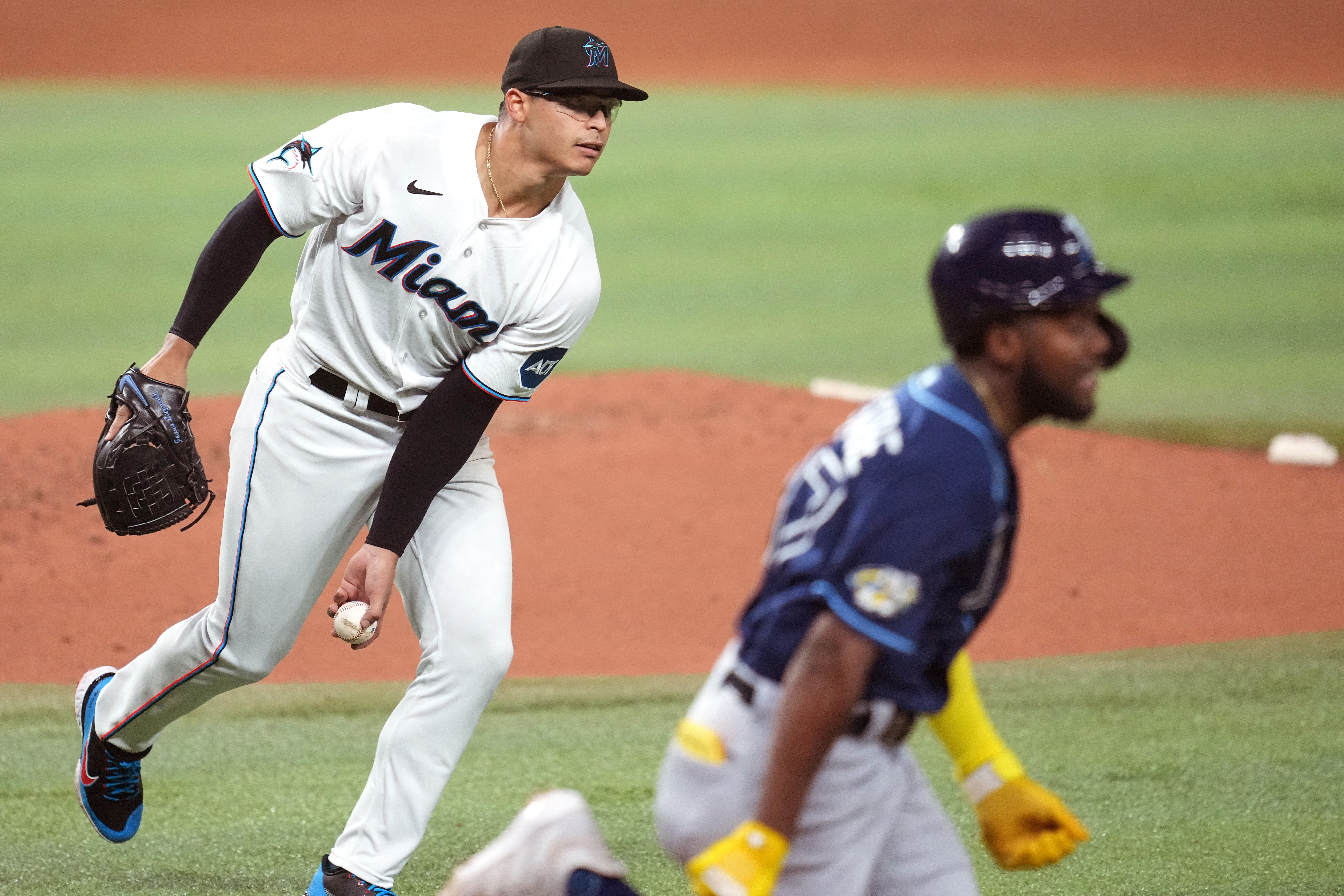 Rays rally in 10th to clip Marlins