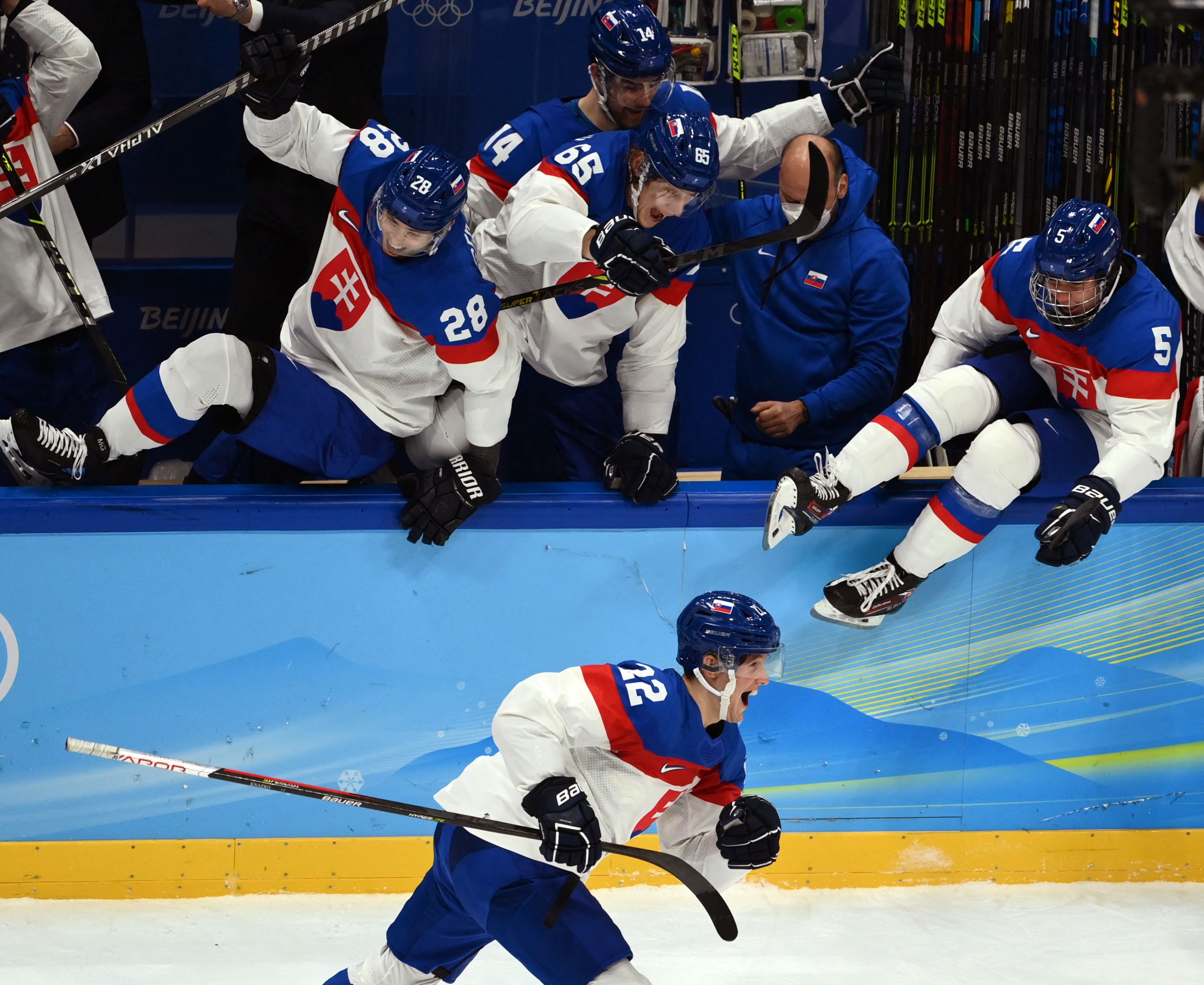 US, Canada reach ice hockey worlds semis