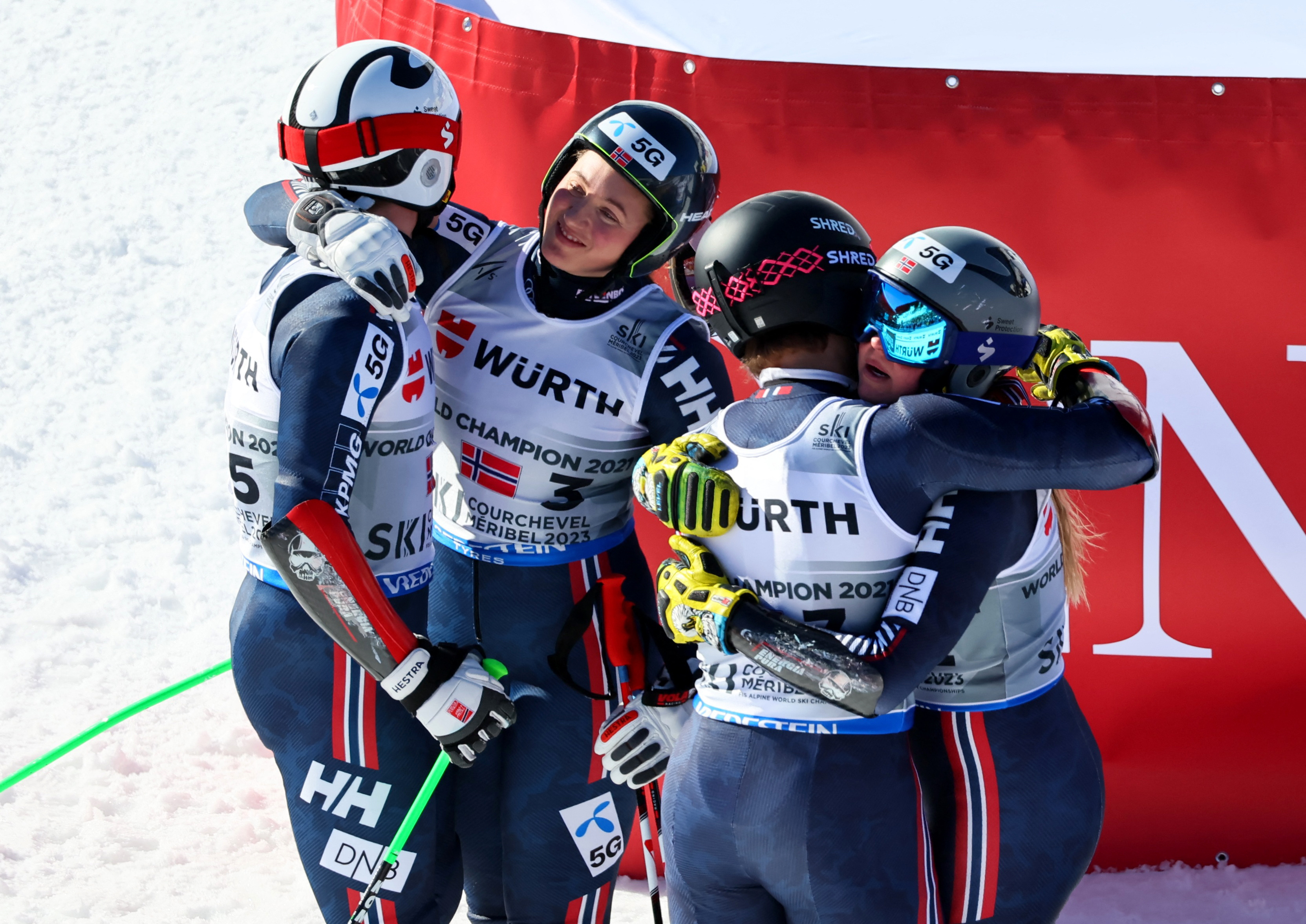 United States win gold in team parallel at world championships | Reuters