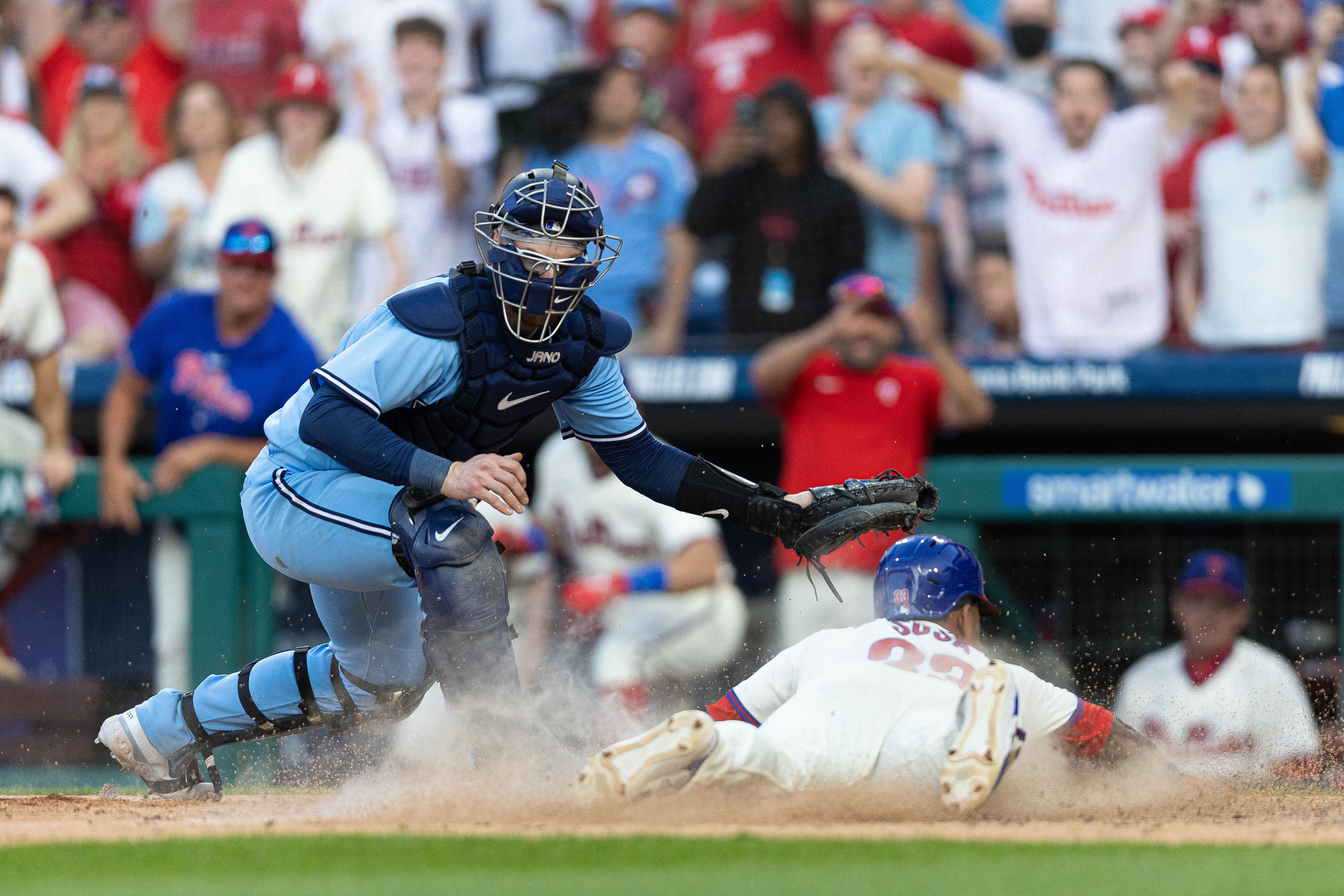 Phillies come back to defeat Blue Jays 2-1 on error in 10th inning - The  San Diego Union-Tribune