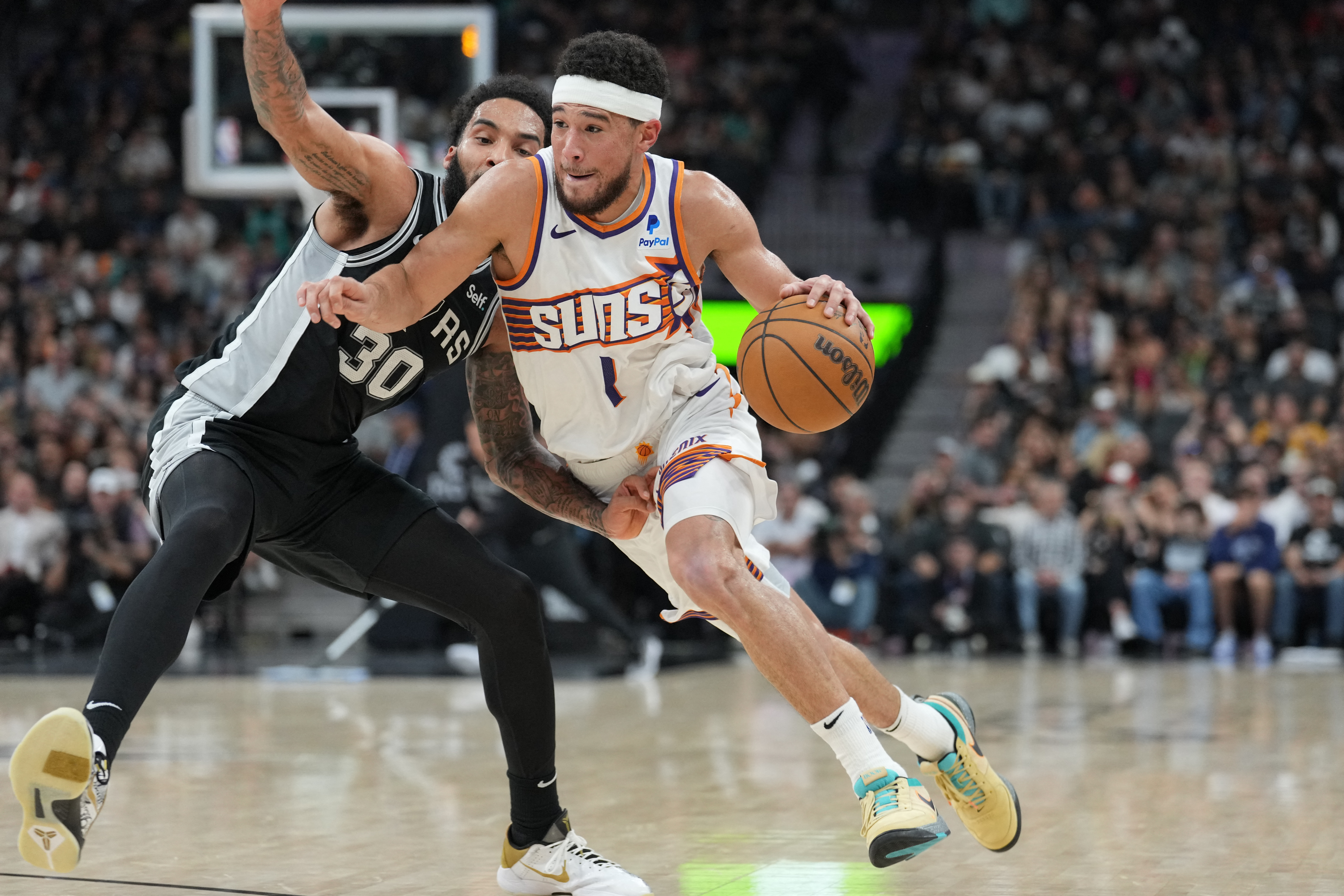NBA＝サンズがスパーズに快勝、ブッカー32得点7リバウンド | ロイター