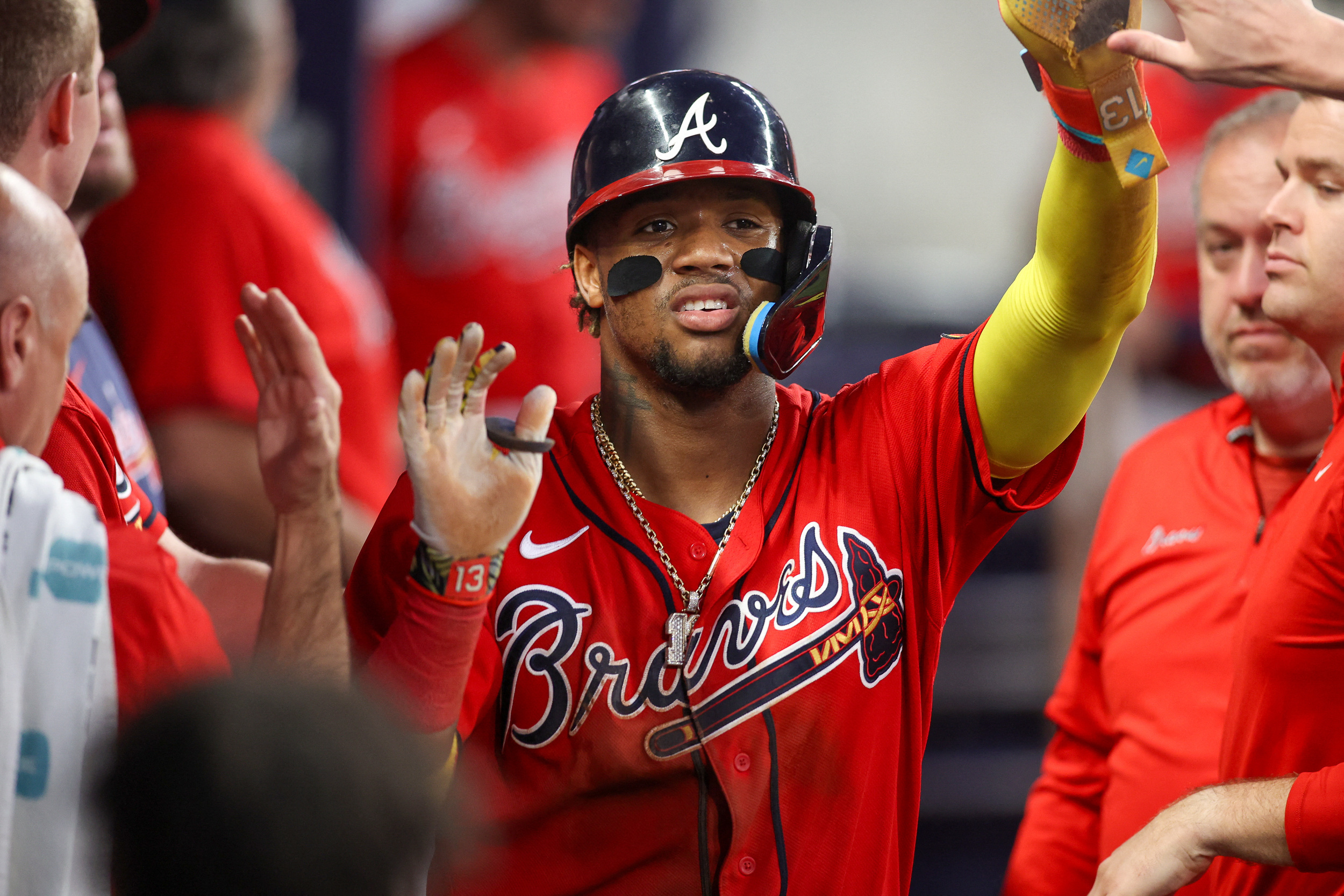 Braves sock six homers, rout Marlins for 6th straight win