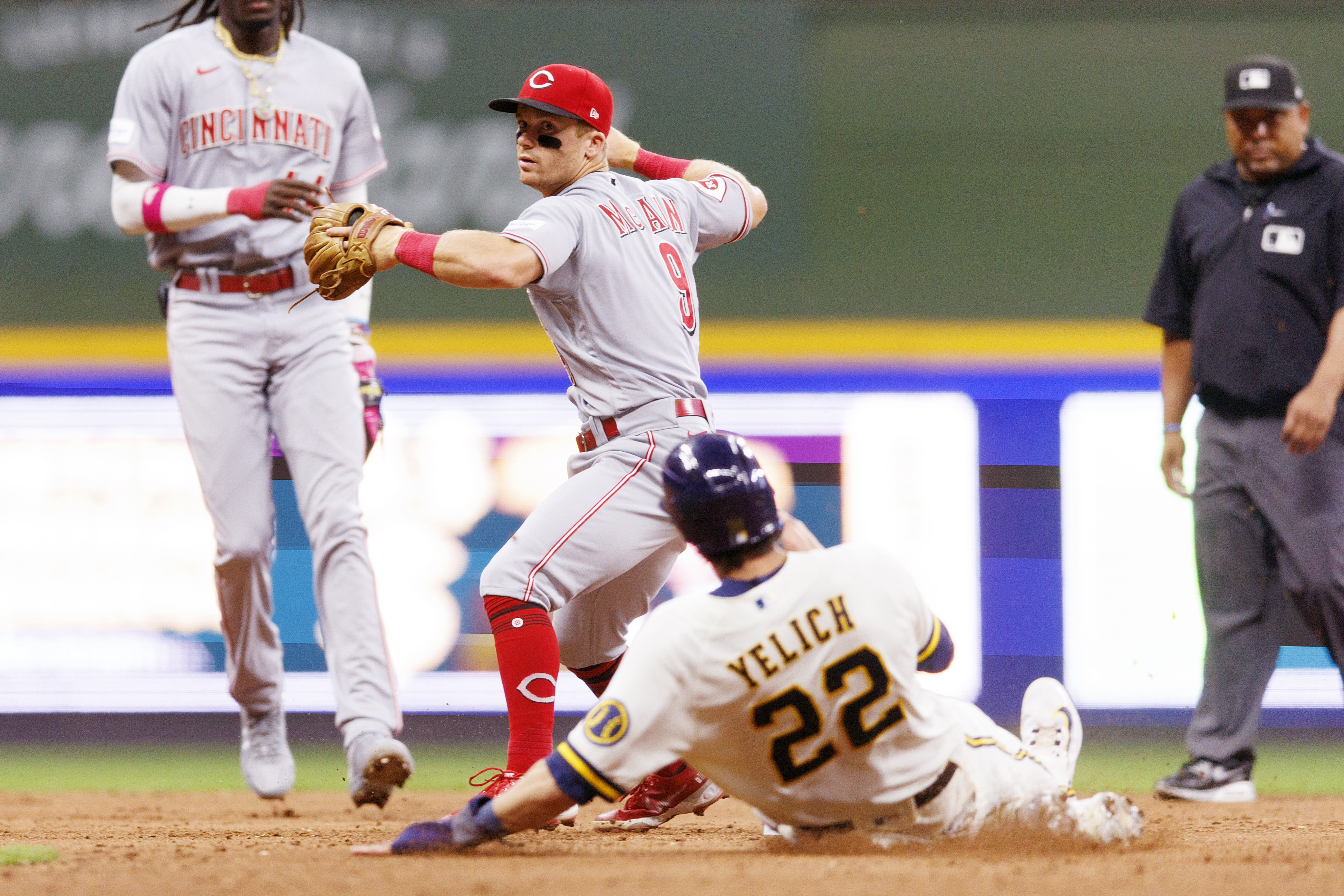 Brewers shut out Reds for 3rd straight game, take sole NL Central lead with  3-0 win - ABC News