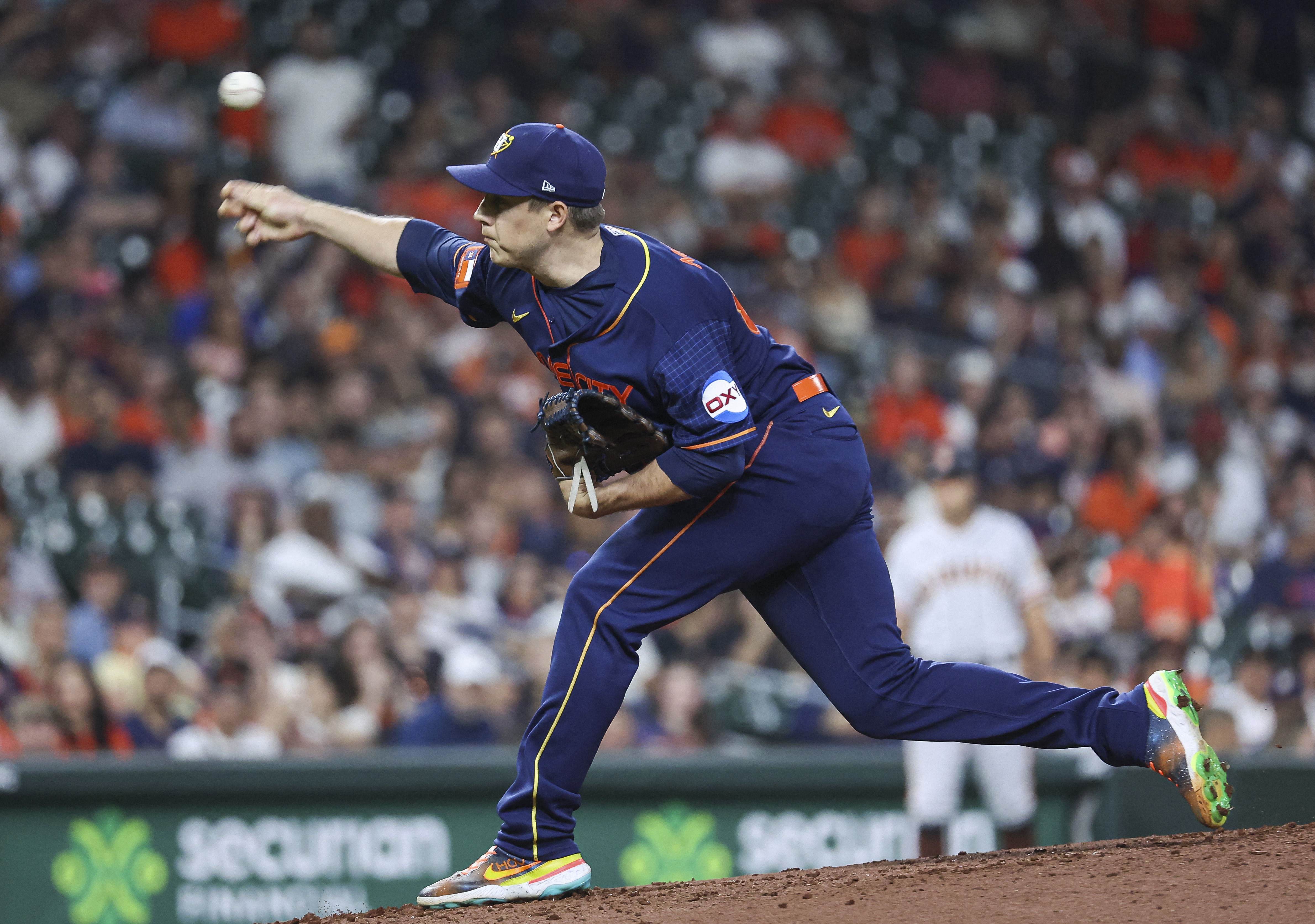 Luis Garcia exits early, but Astros still handle Giants