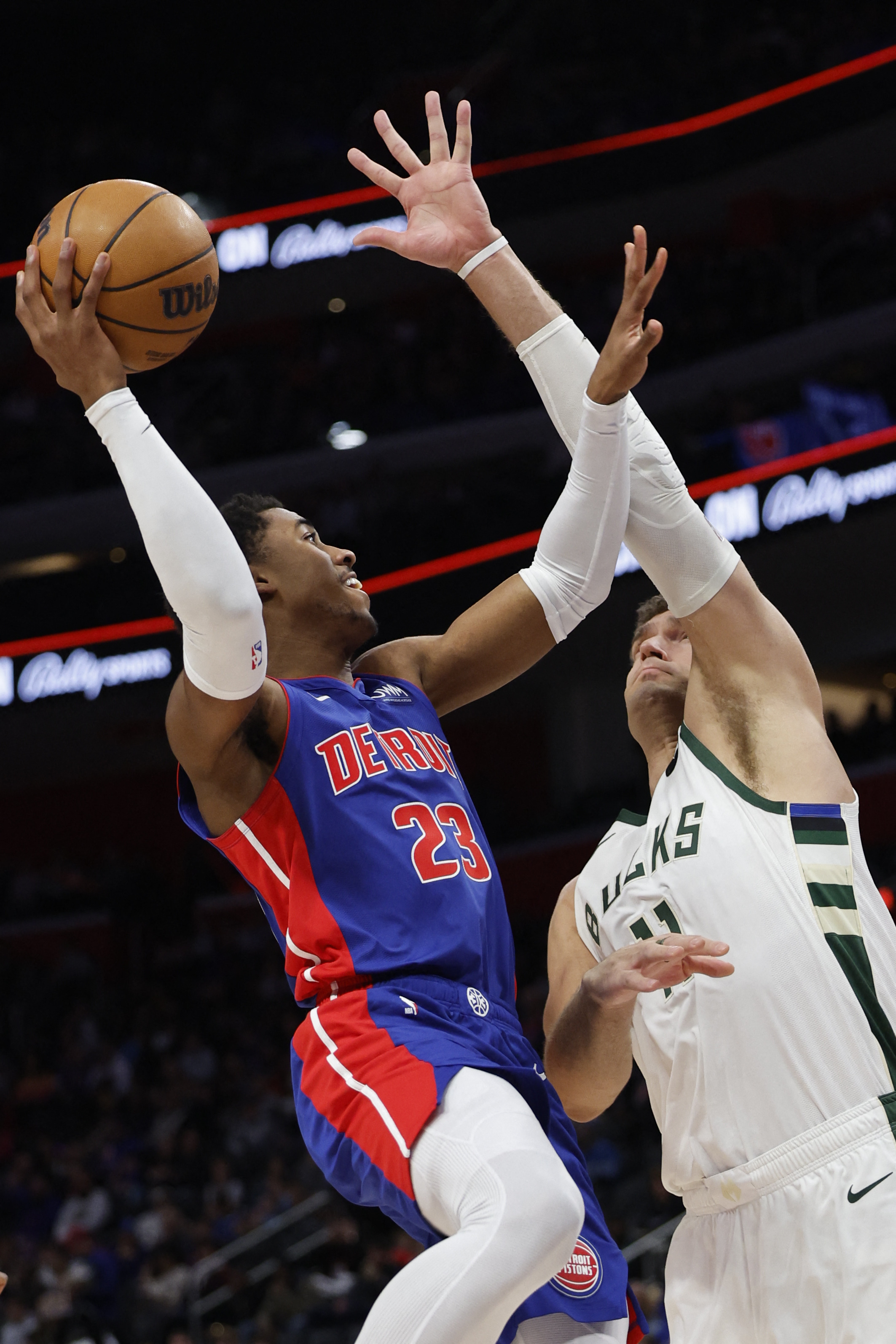 Damian Lillard steps up to lead Bucks past Pistons | Reuters