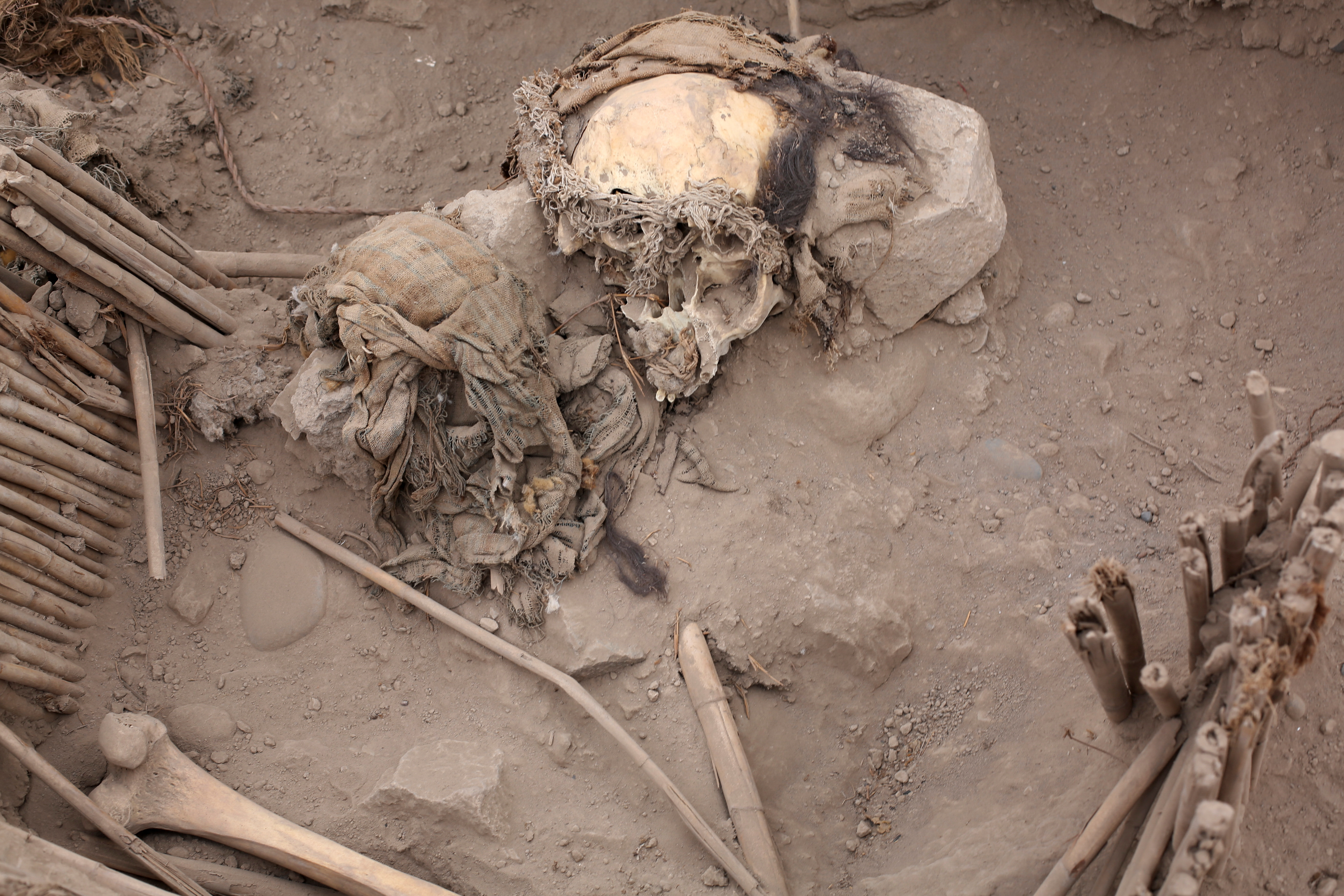 Perulu arkeologlar 1000 yıllık mumyalar keşfetti