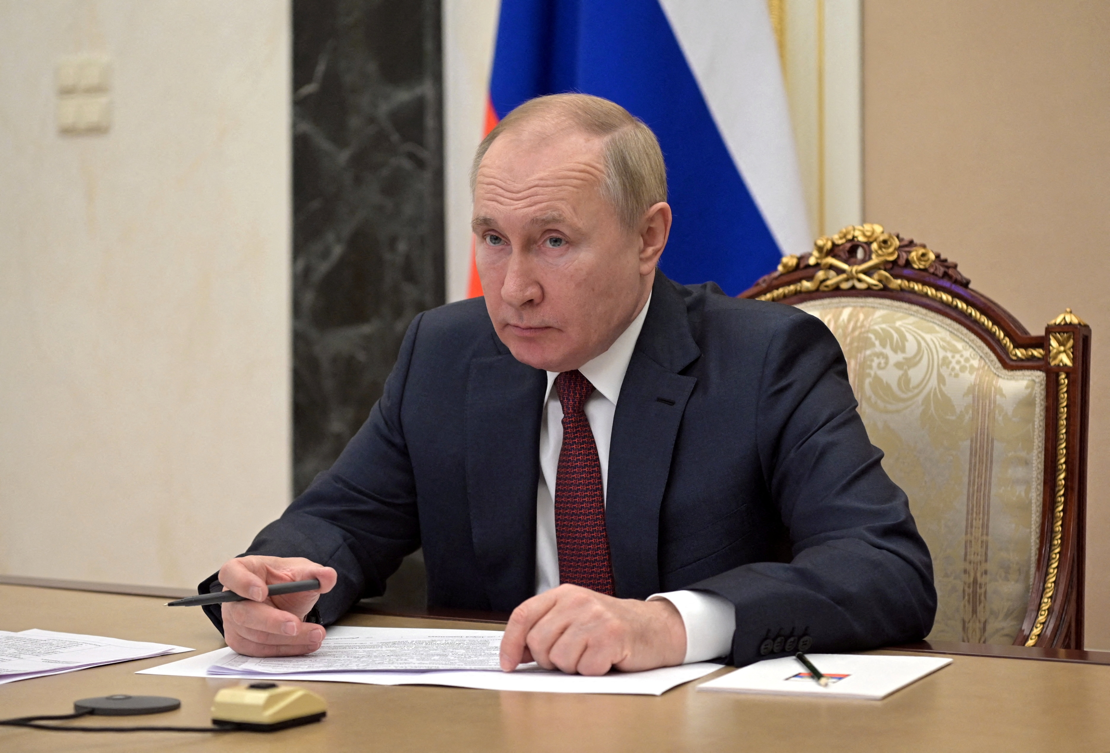 Krievijas prezidents Vladimirs Putins apmeklē tikšanos ar valdības locekļiem, izmantojot video saiti Maskavā, Krievijā 12. gada 2022. janvārī. Sputnik/Aleksejs Nikoļskis/Kremlis caur REUTERS