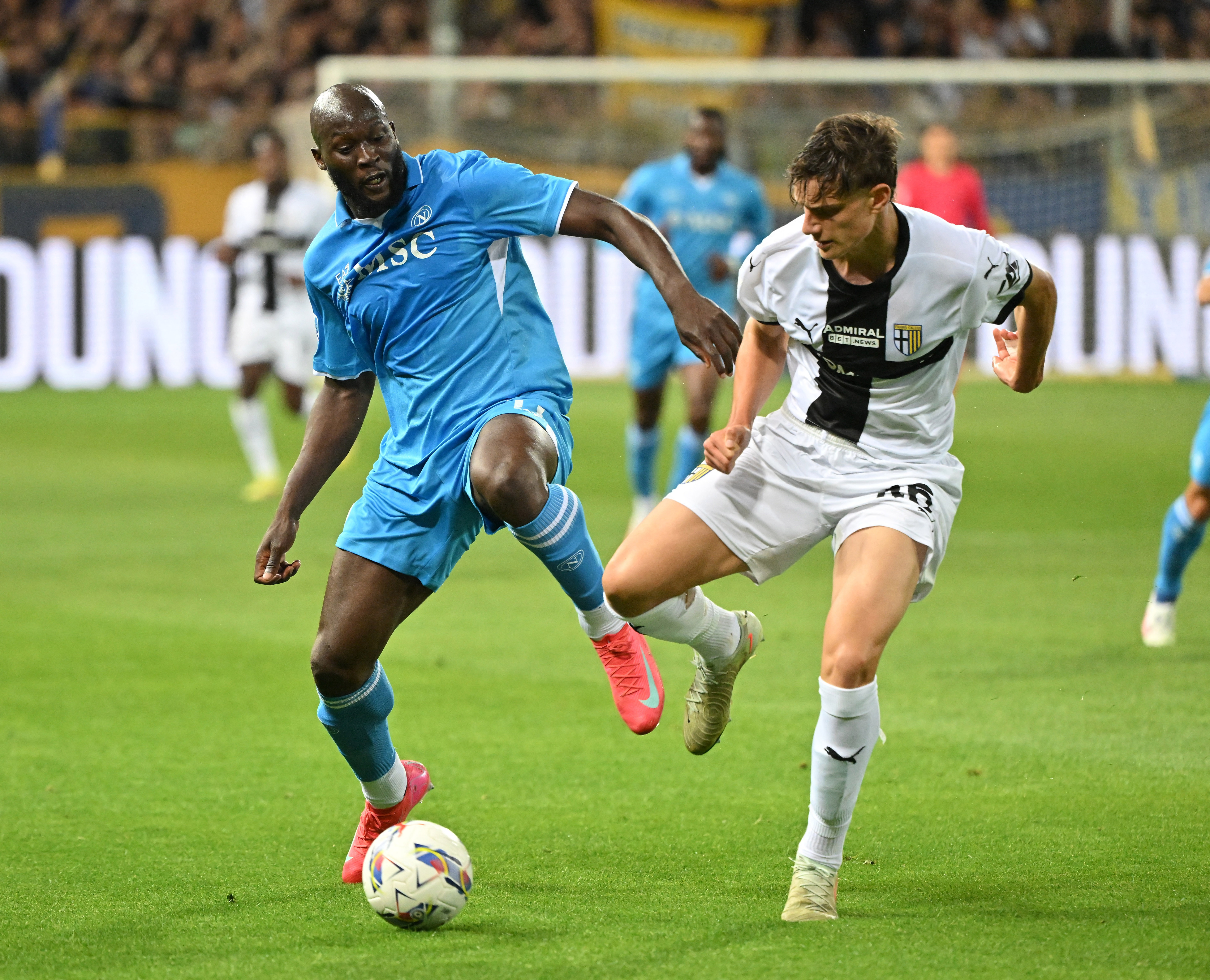 サッカー＝リバプール、パルマの18歳DFレオーニと契約合意 | ロイター