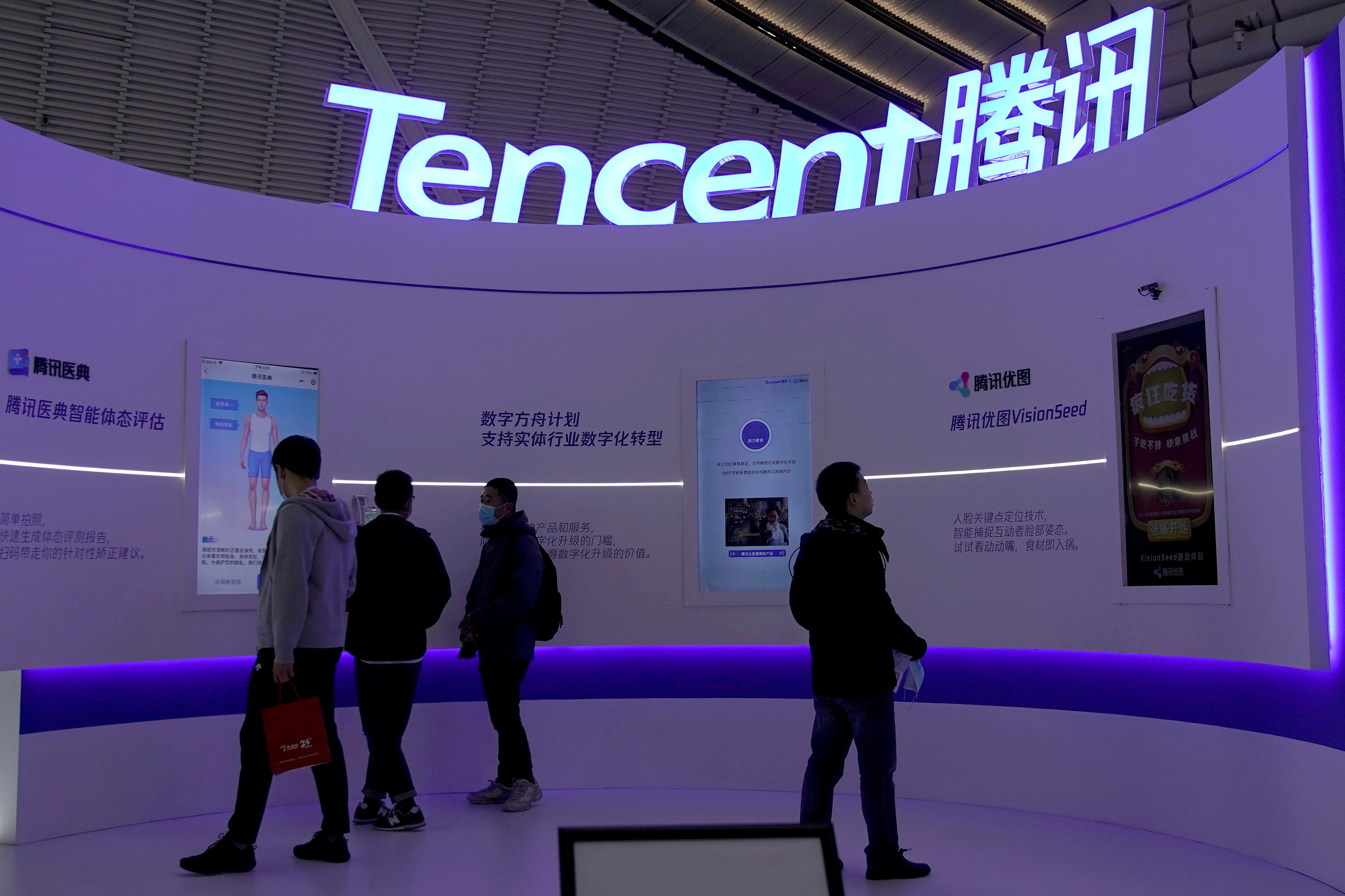 Se ve un logotipo de Tencent durante la Conferencia Mundial de Internet (WIC) en Wuzhen