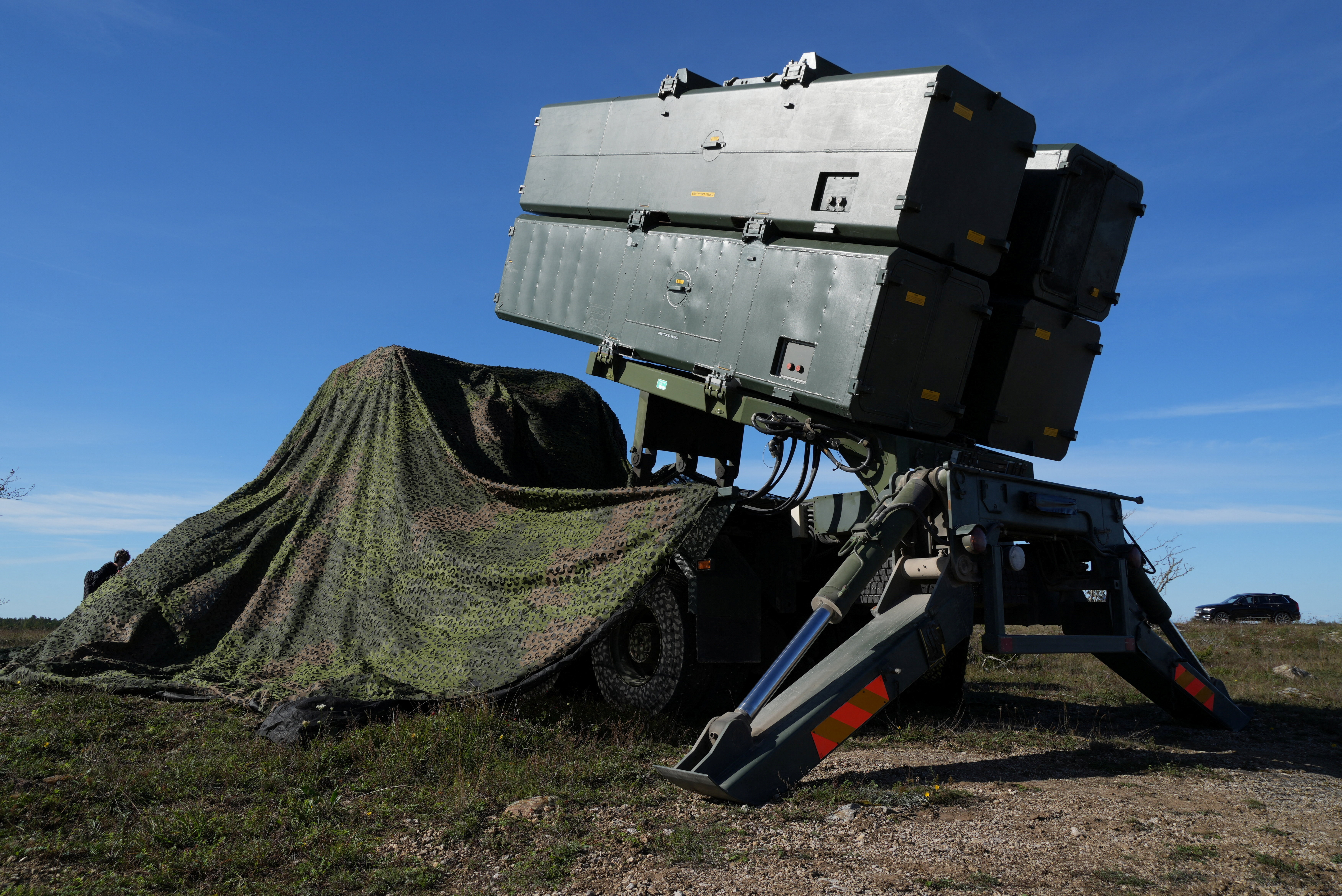 Swedish, Polish forces simulate defence of Gotland amid Baltic tensions | Reuters