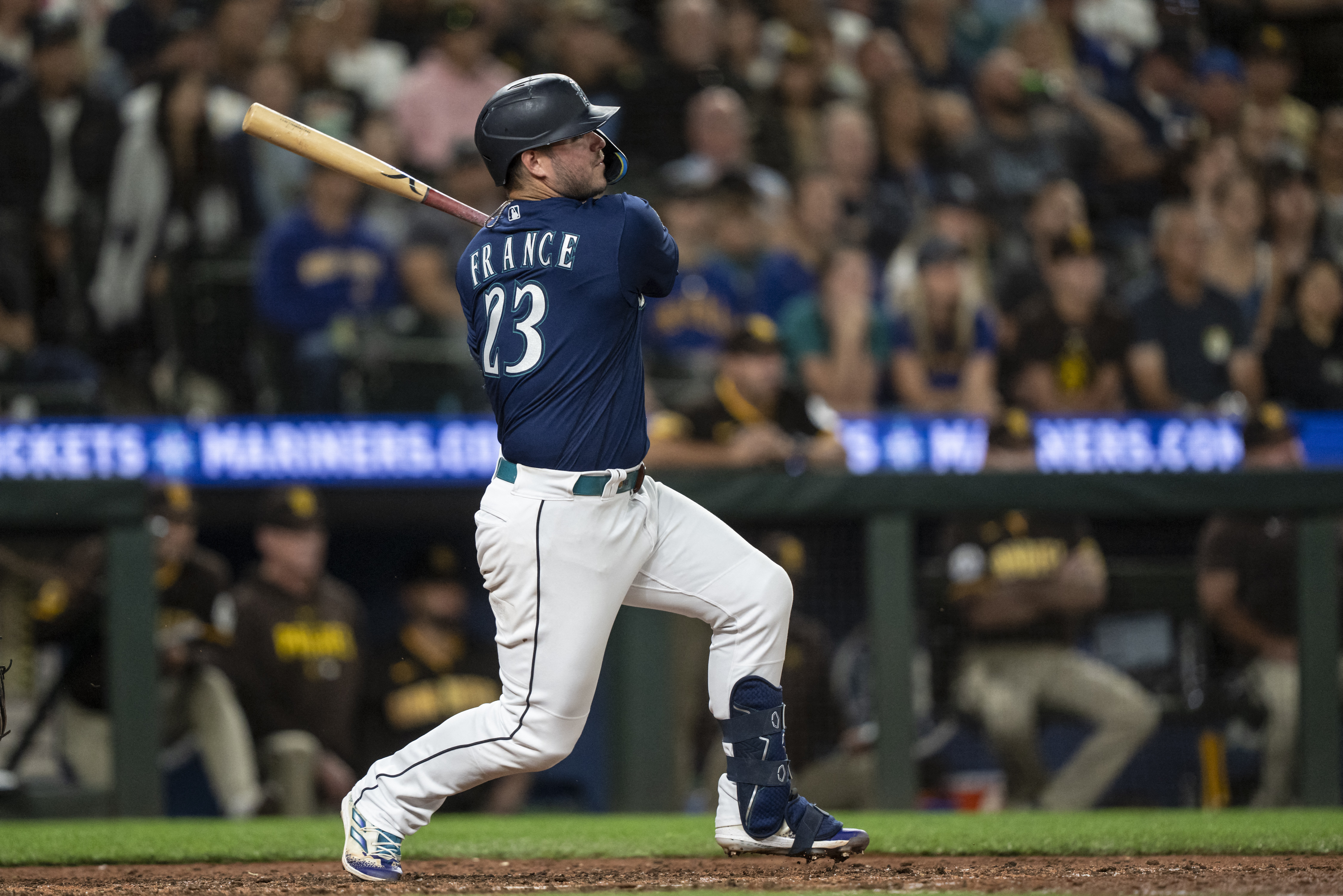 Hernandez hits sacrifice fly in the eighth to break a tie, Mariners edge  Royals 6-5 - The San Diego Union-Tribune