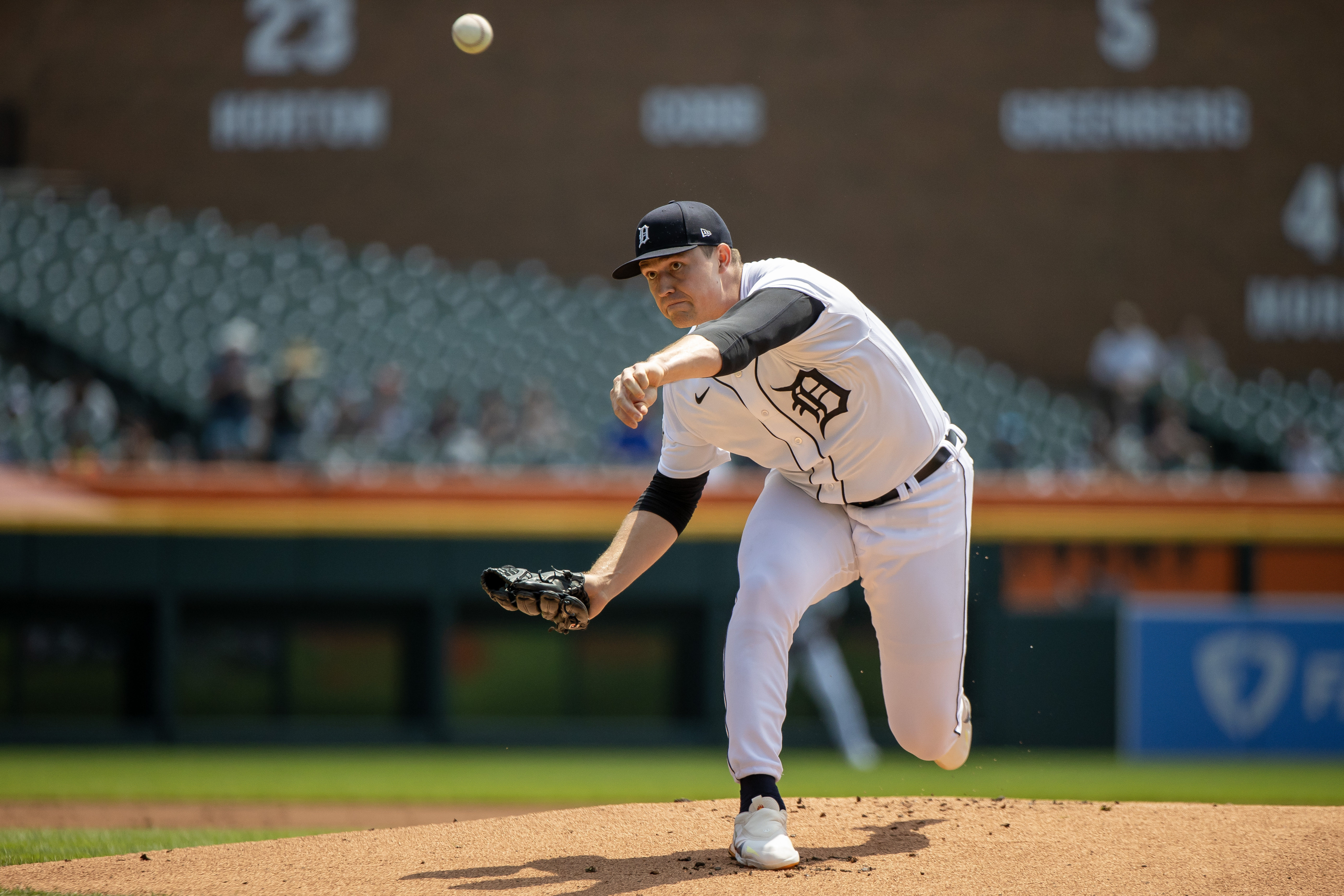 DETROIT, MI - APRIL 14: San Francisco Giants first baseman Wilmer Flores  (41) bats in the first inning during the Detroit Tigers versus the San  Francisco Giants on Friday April 14, 2023