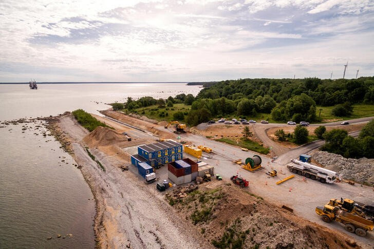 Widok na rurociąg Balticconector w miejscowości Baldiski