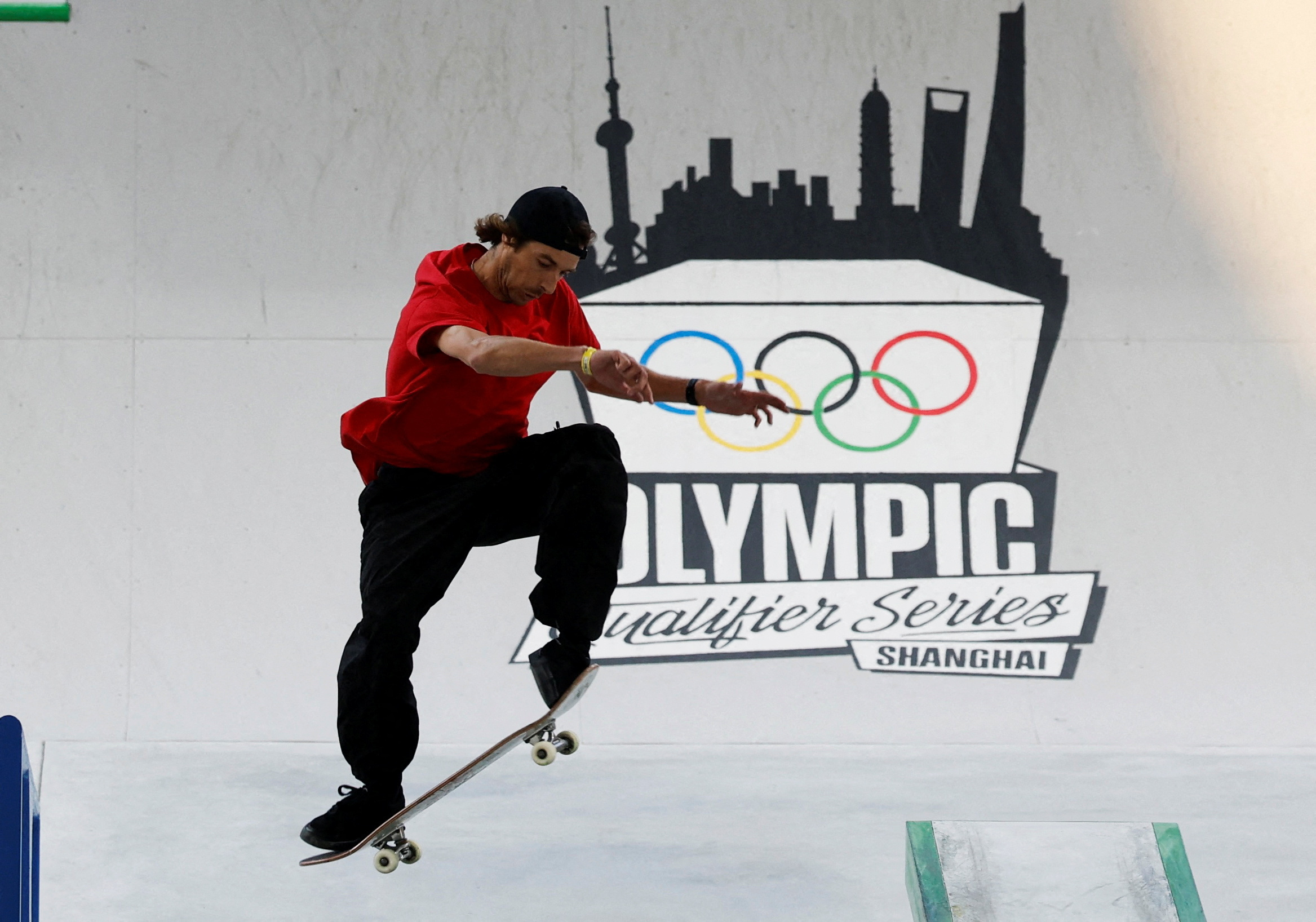 Skateboarding's reputation does a 180 as it rolls into Paris | Reuters