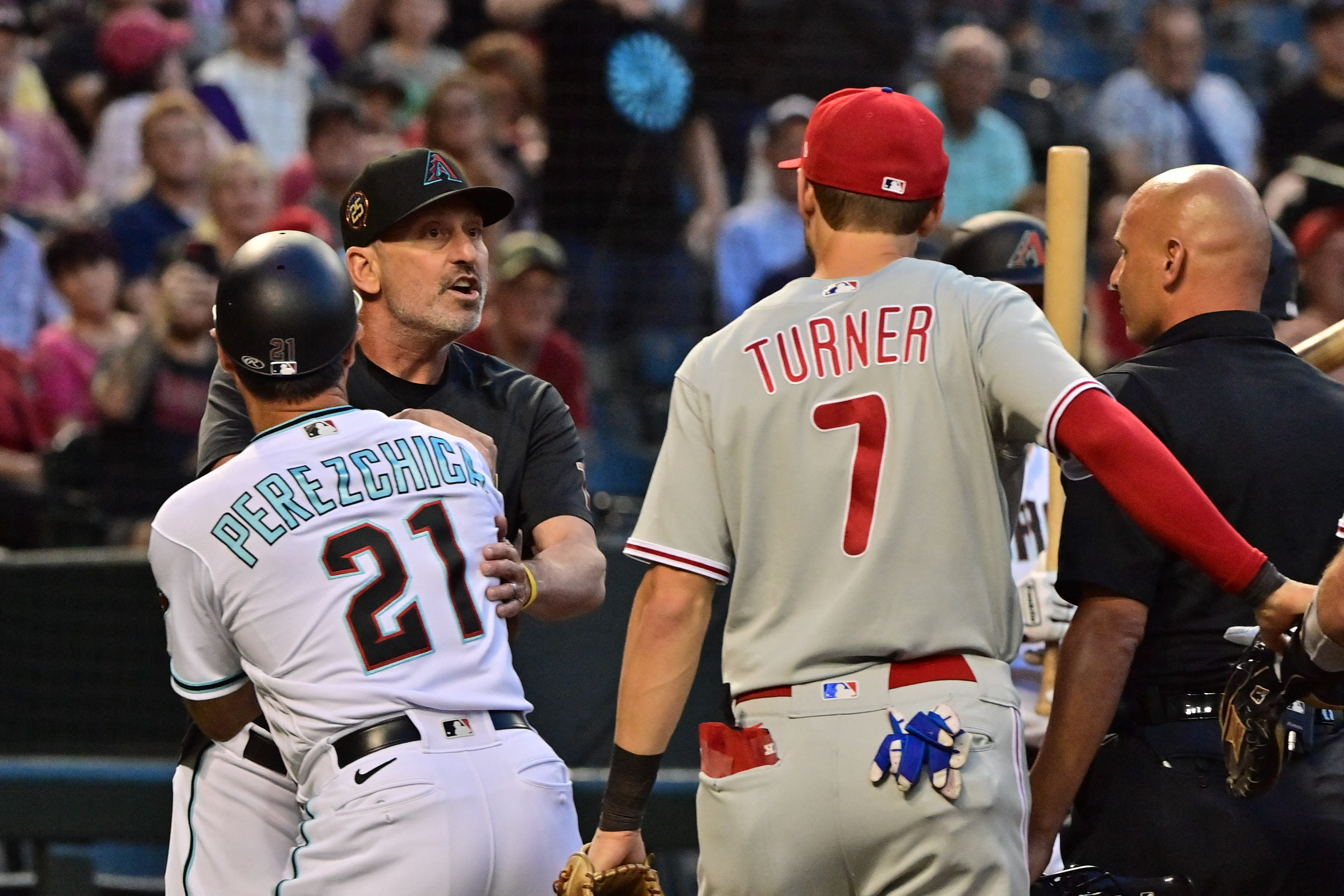 Evan Longoria dive gives D-backs' double-play, strands Brewers