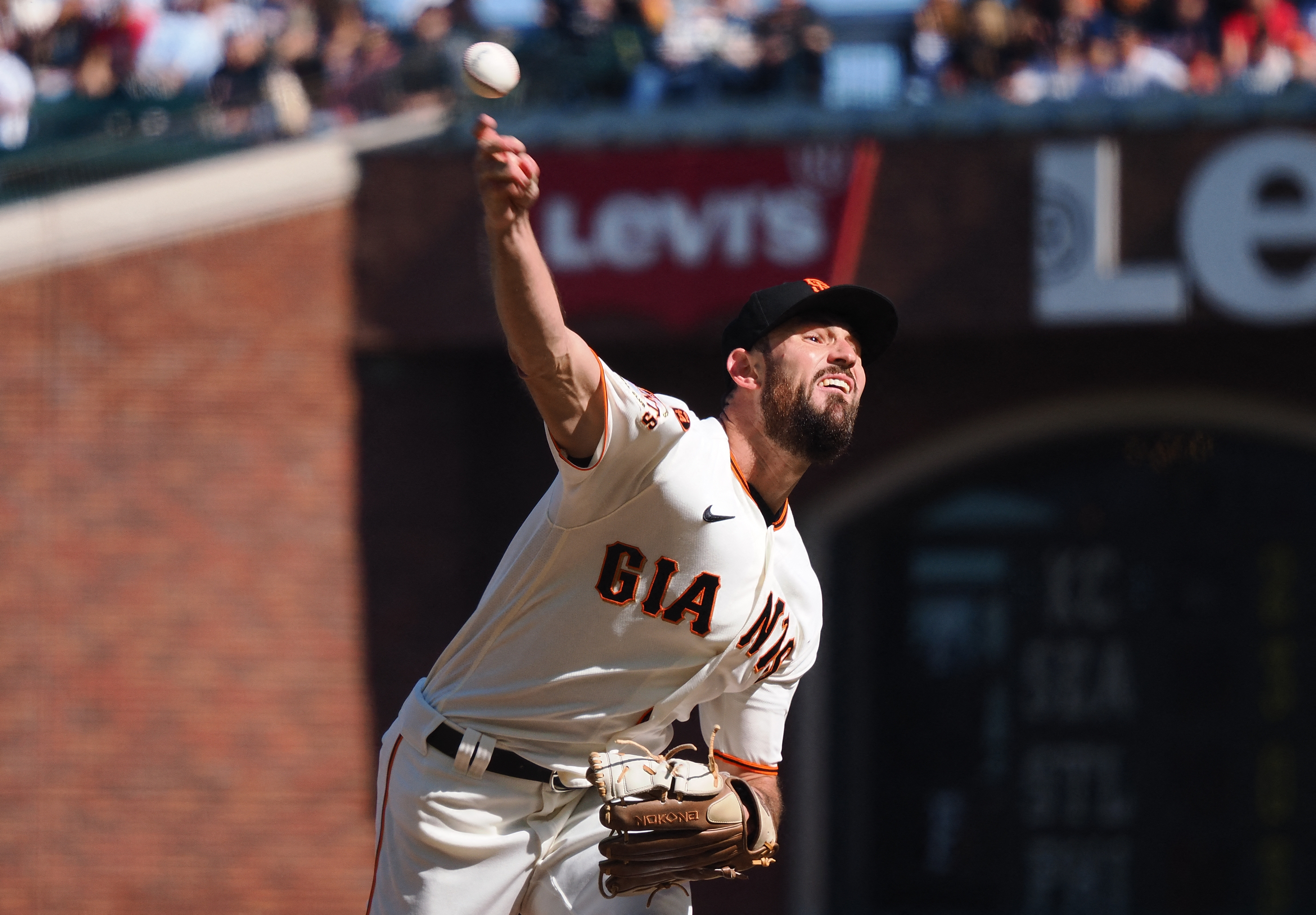 Giants stage comeback, force extra innings, avoid the sweep