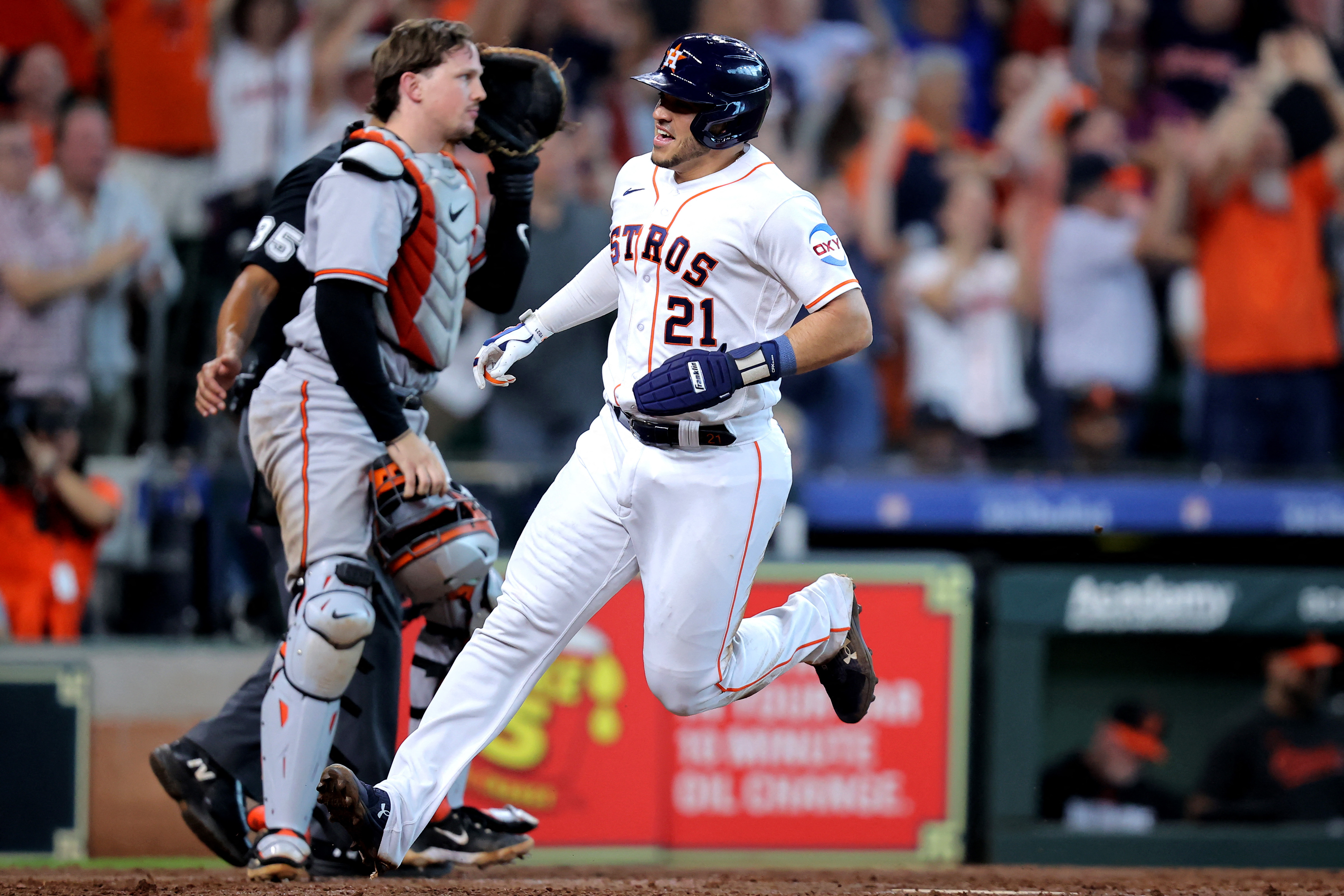 Astros rally late, beat O's in walk-off thriller