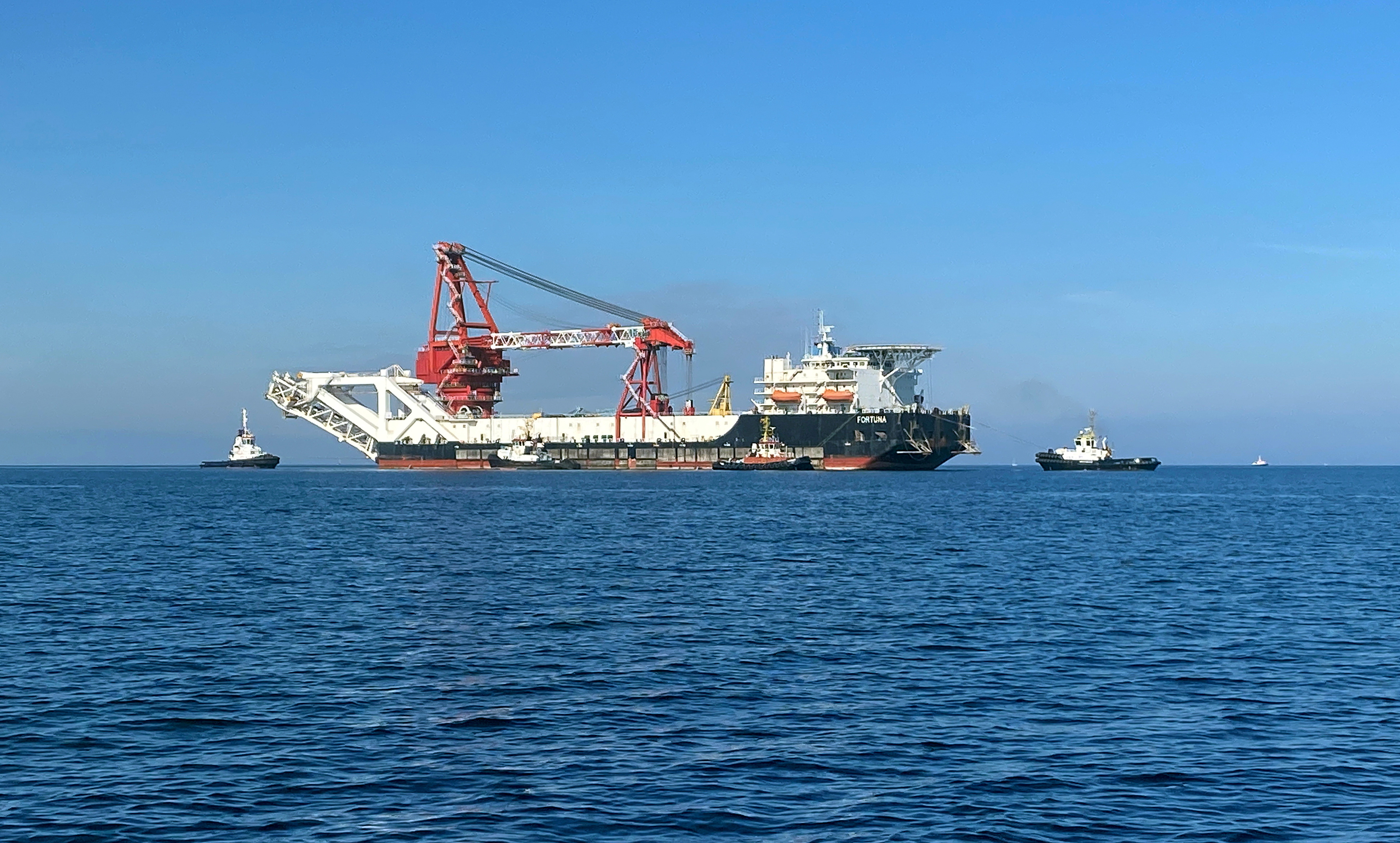 The pipe-laying vessel Fortuna makes its way to Wismar