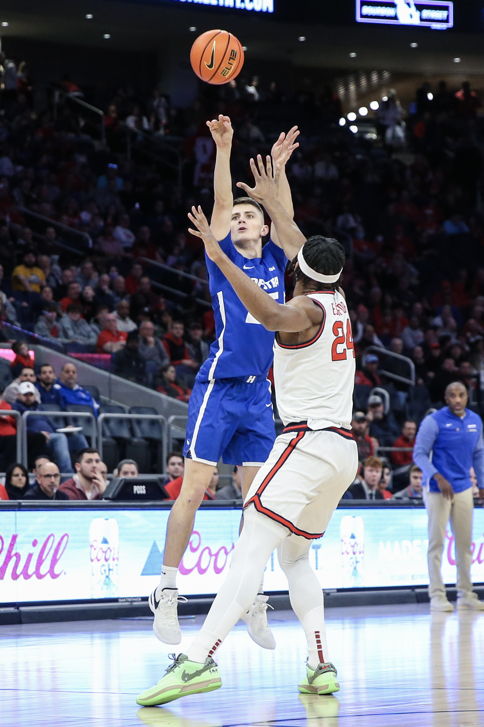 Daniss Jenkins helps St. John's hold off Hofstra down stretch Reuters