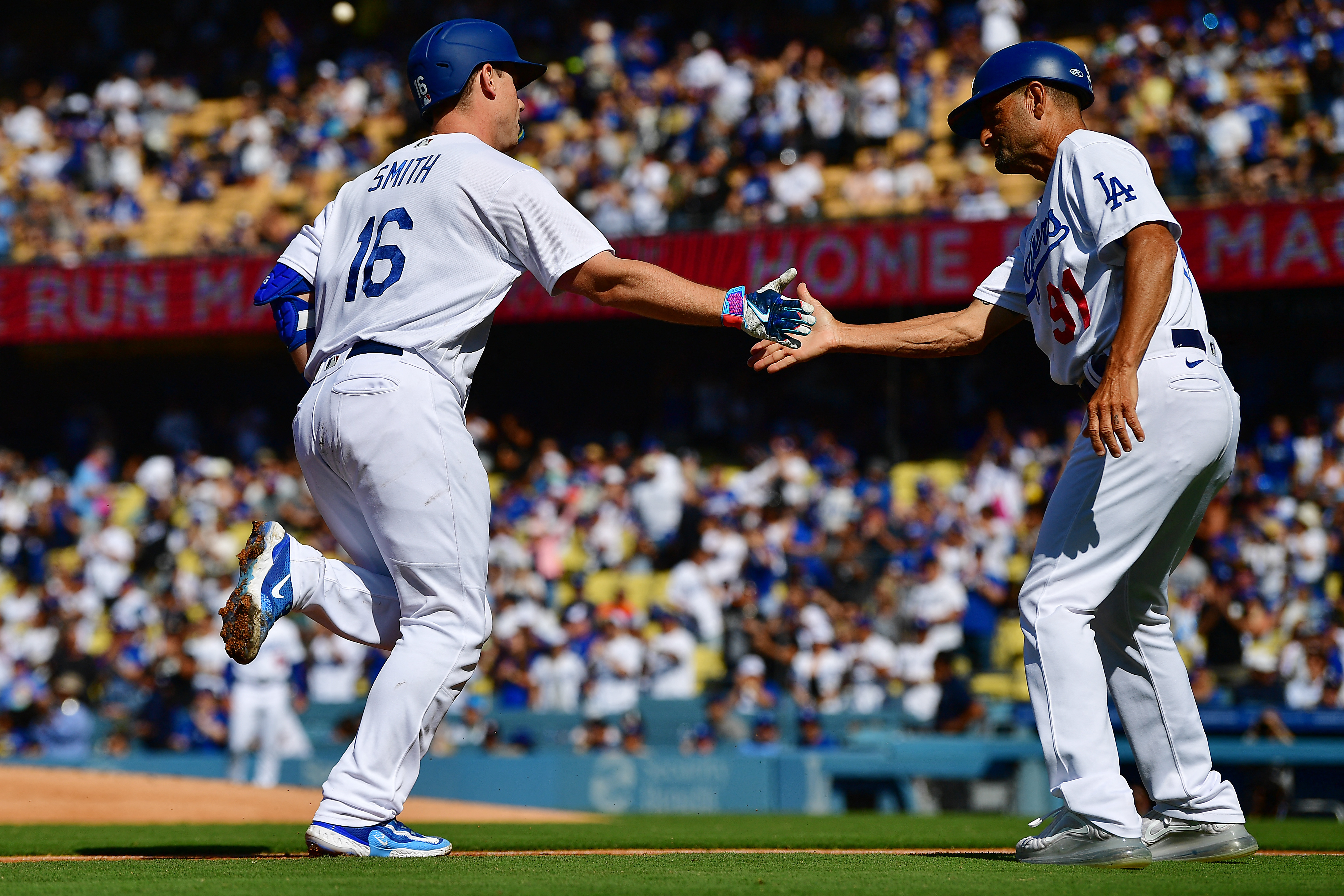 Dodgers rally to beat Astros 8-7