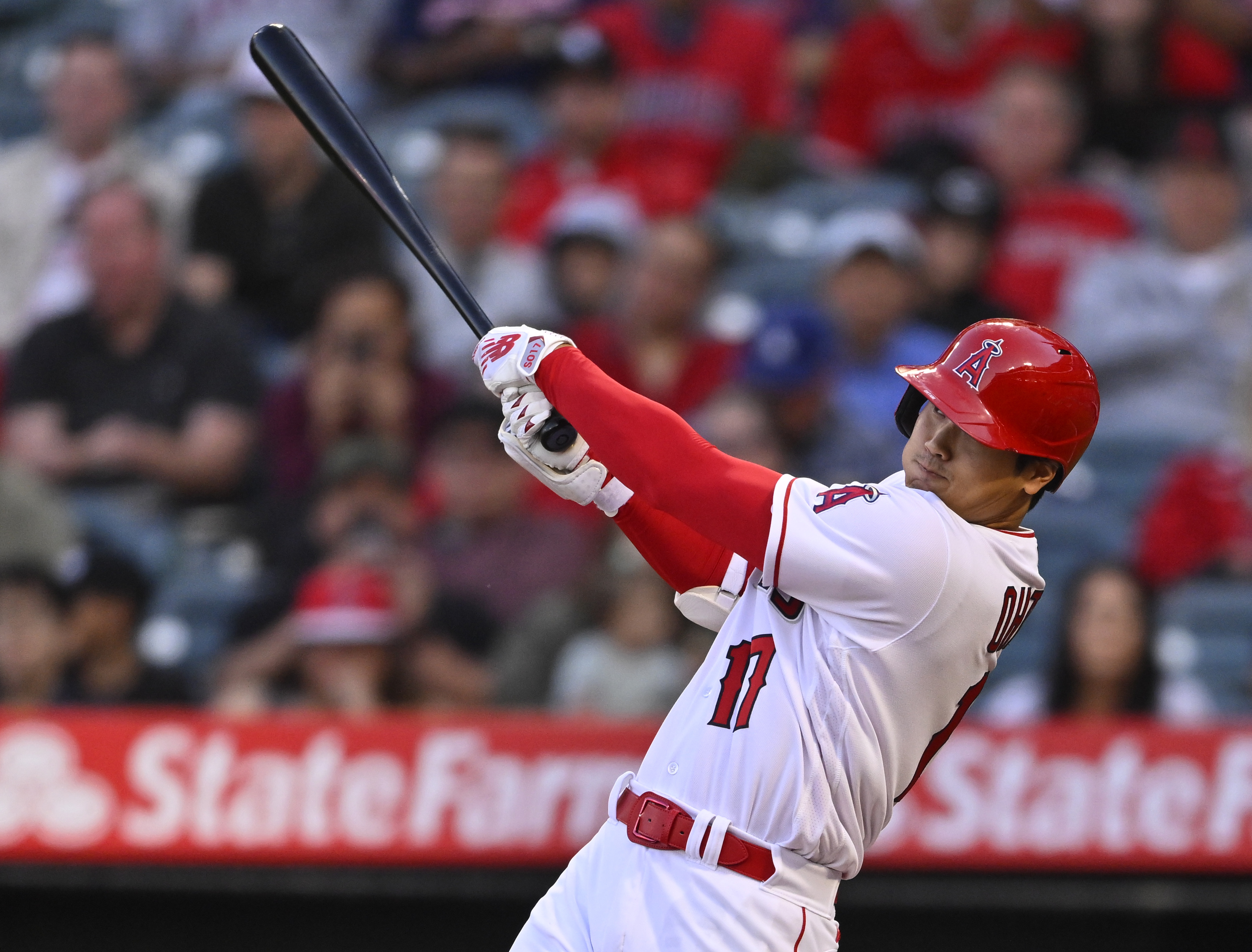 Late rally pushes Angels past Astros