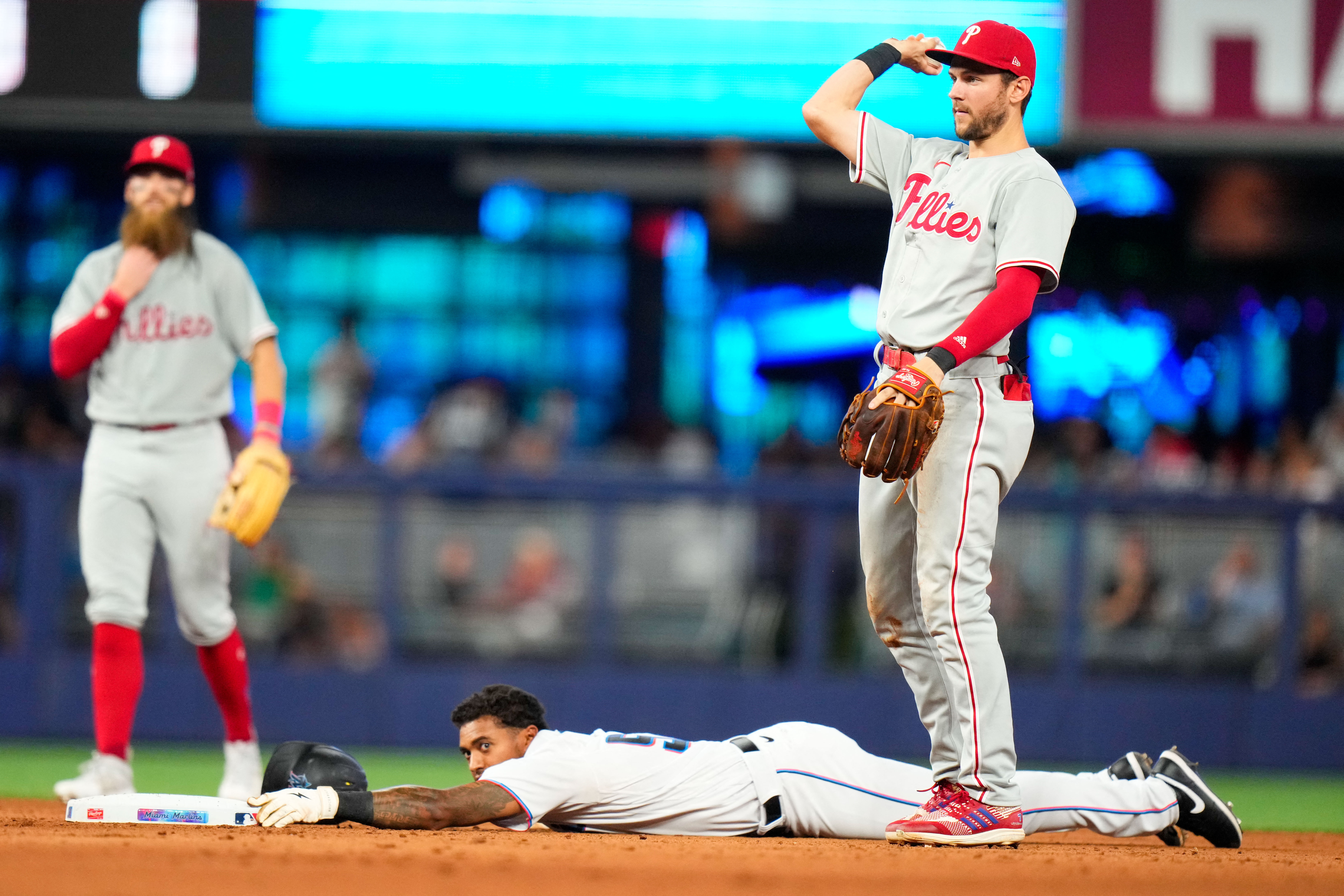 Bryan De La Cruz homers, Marlins lose to Phillies