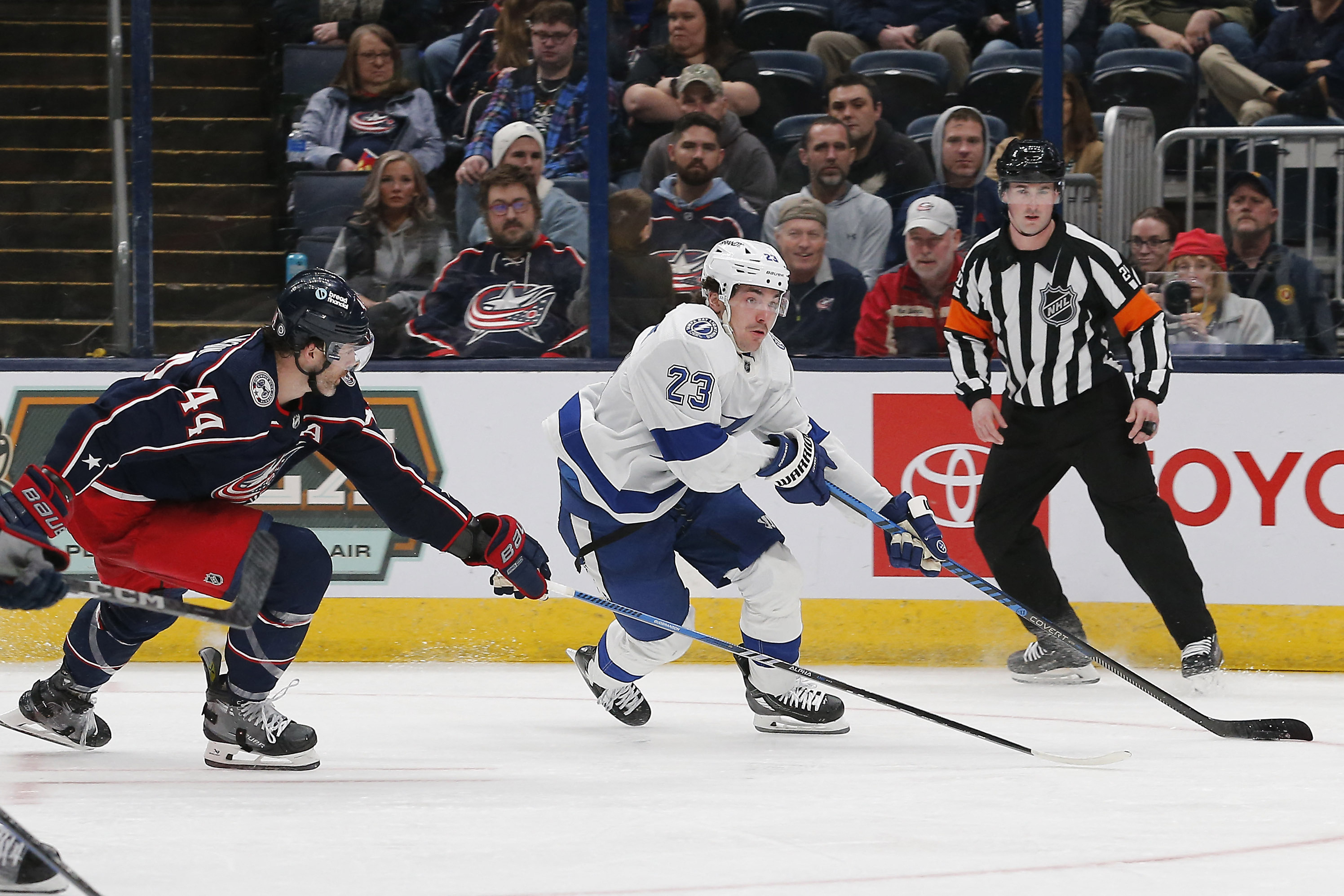 Lightning Top Blue Jackets To End Skid | Reuters