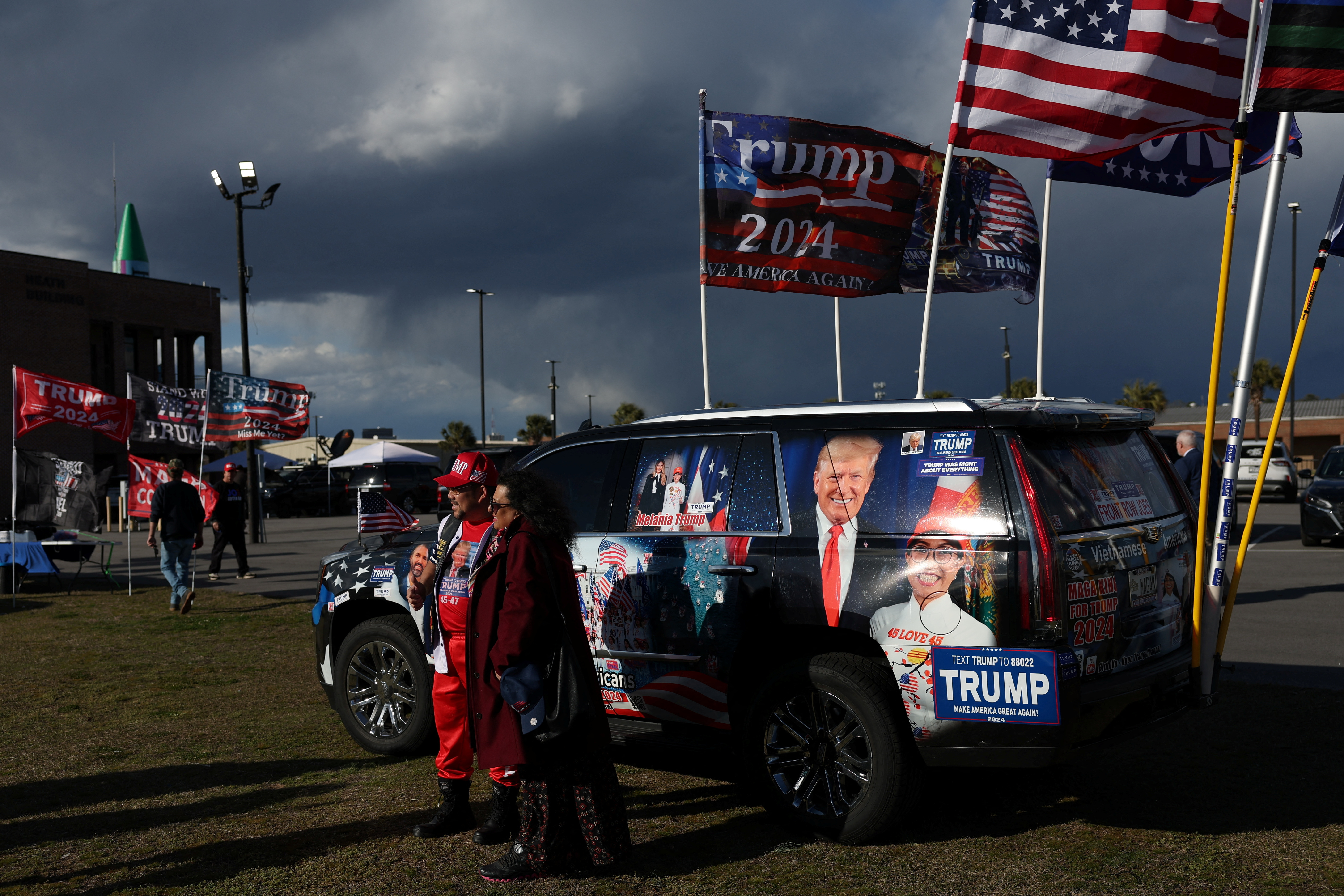 One third of South Carolina Republicans would spurn Trump if he