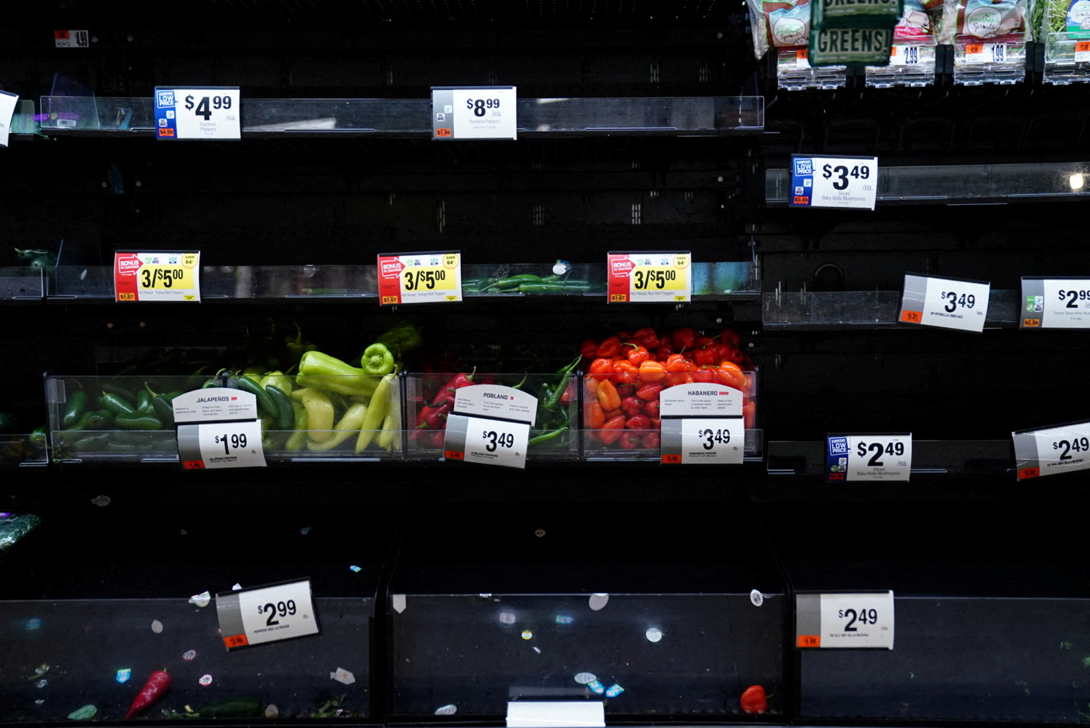 Produce shelves are seen nearly empty at a Giant Food grocery store as the U.S. continues to experience supply chain disruptions in Washington, U.S., January 9, 2022. REUTERS/Sarah Silbiger