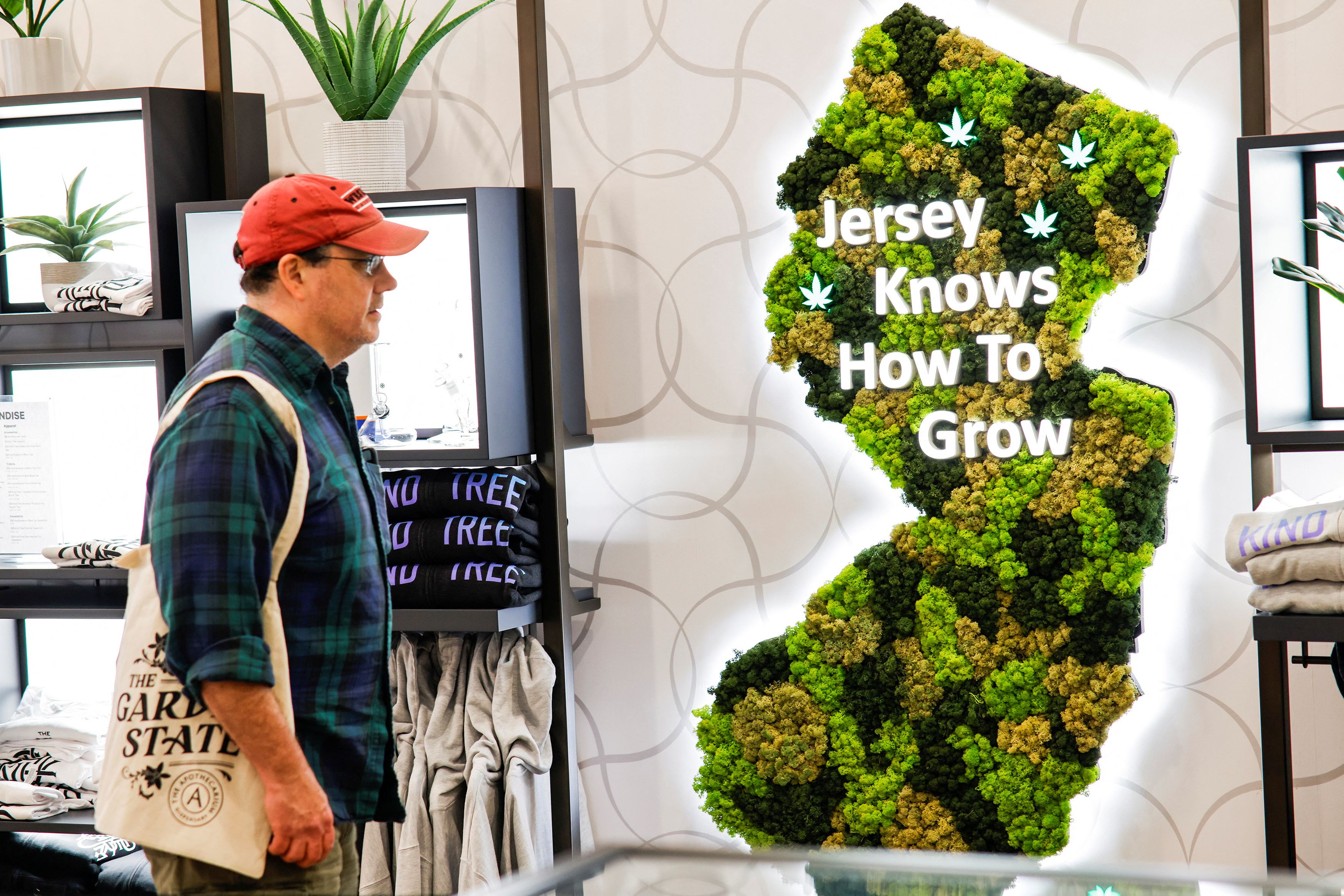 New Jersey starts recreational marijuana sales