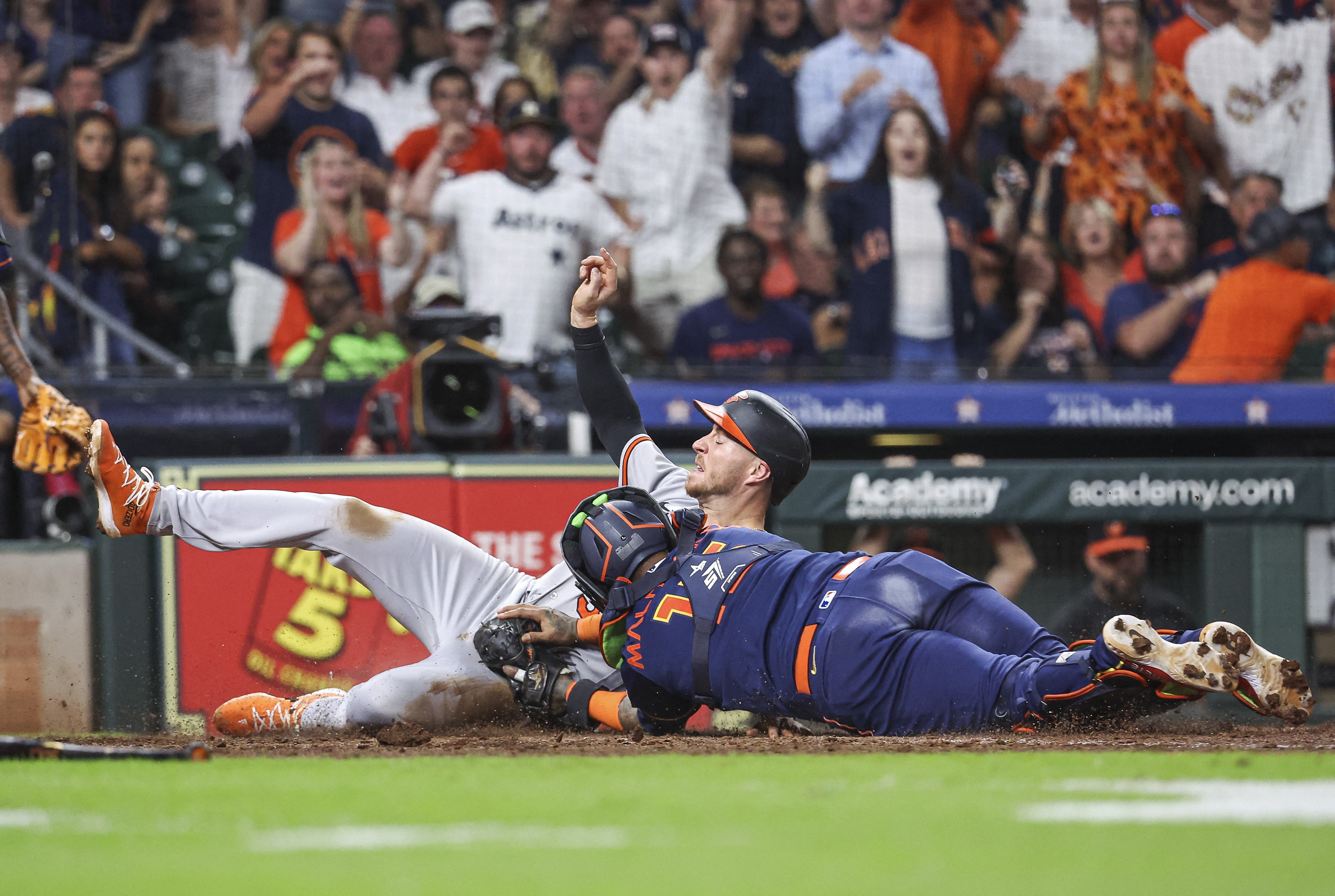 O's sneak by Astros thanks to Cedric Mullins' 3-run blast